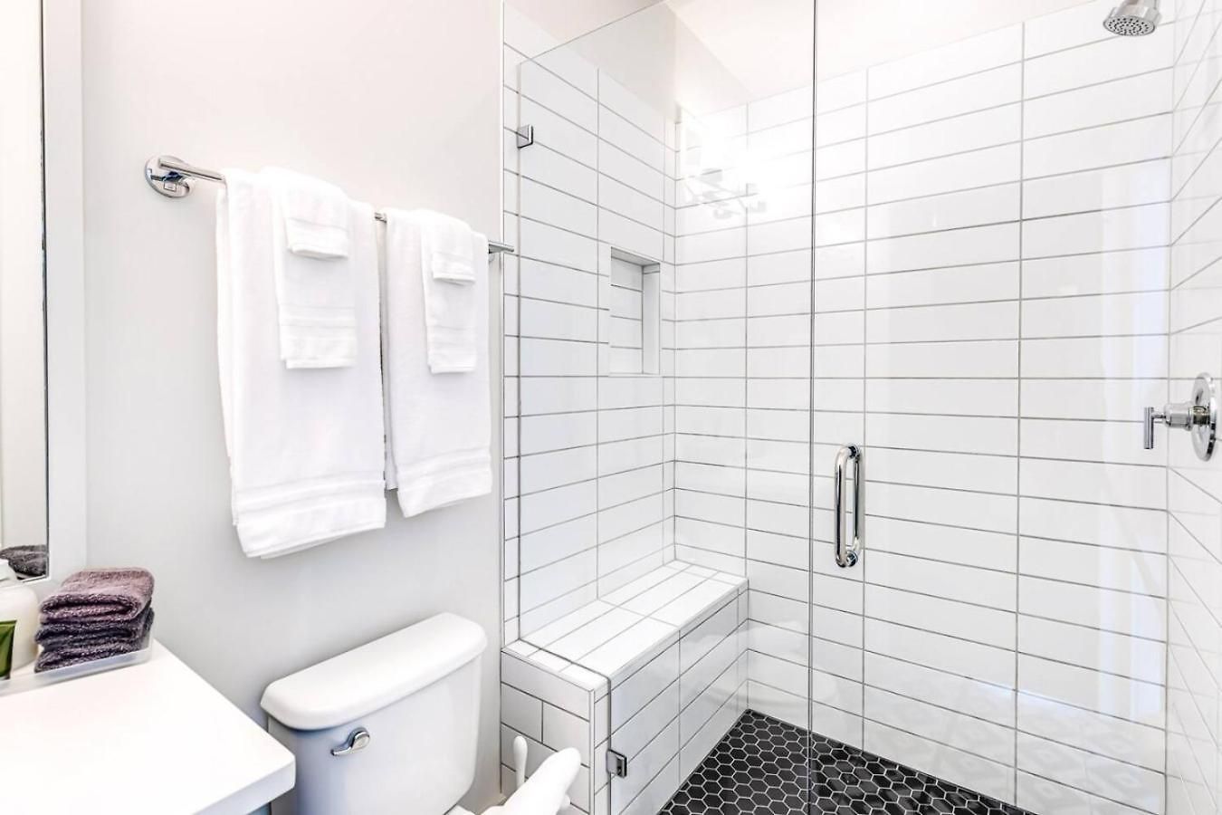 4br/5ba Rooftop Bar | Sleeps 12 | 1 Mi To Nissan Holiday home