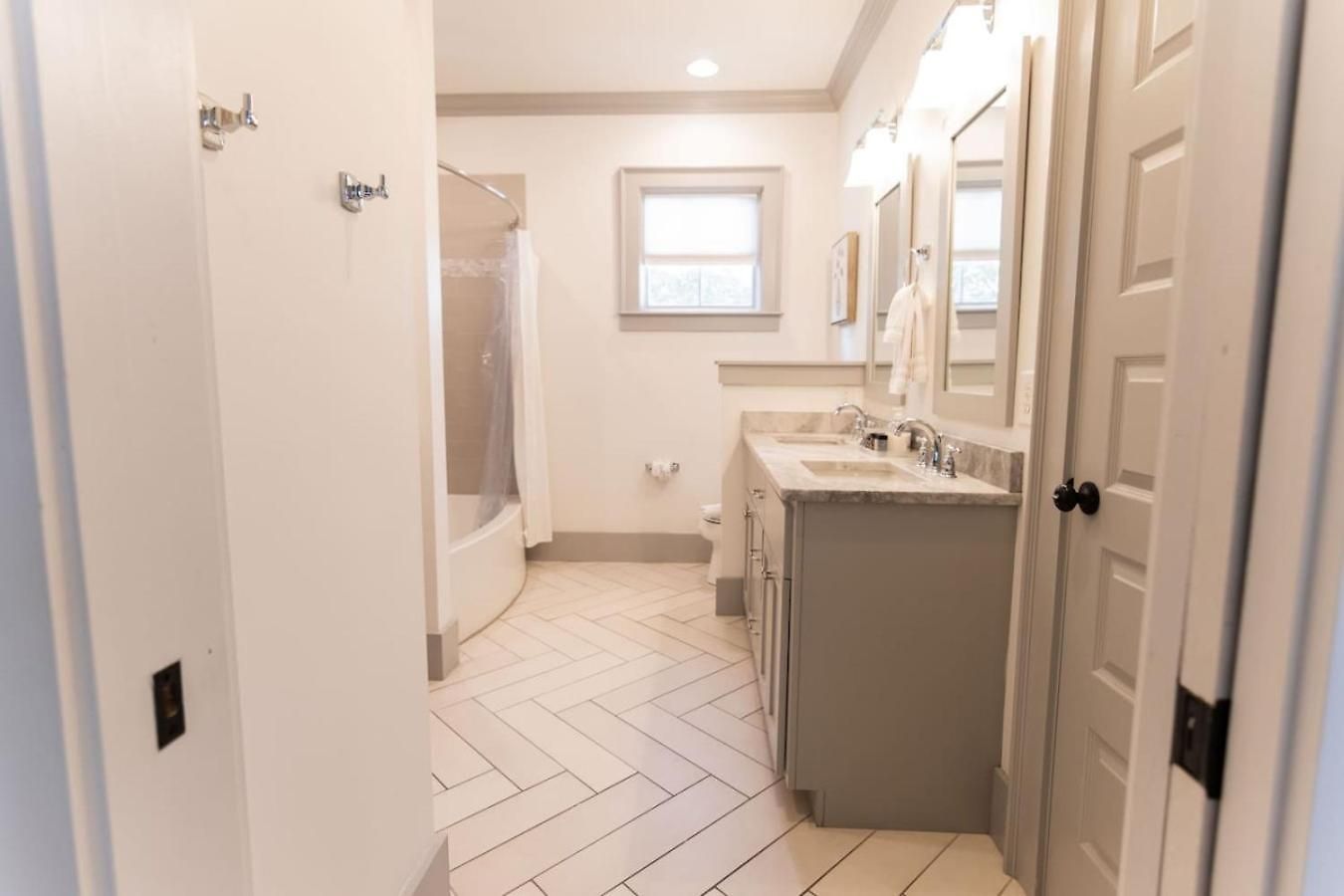 Large Grand East Nash 4br Hot Tub Holiday home