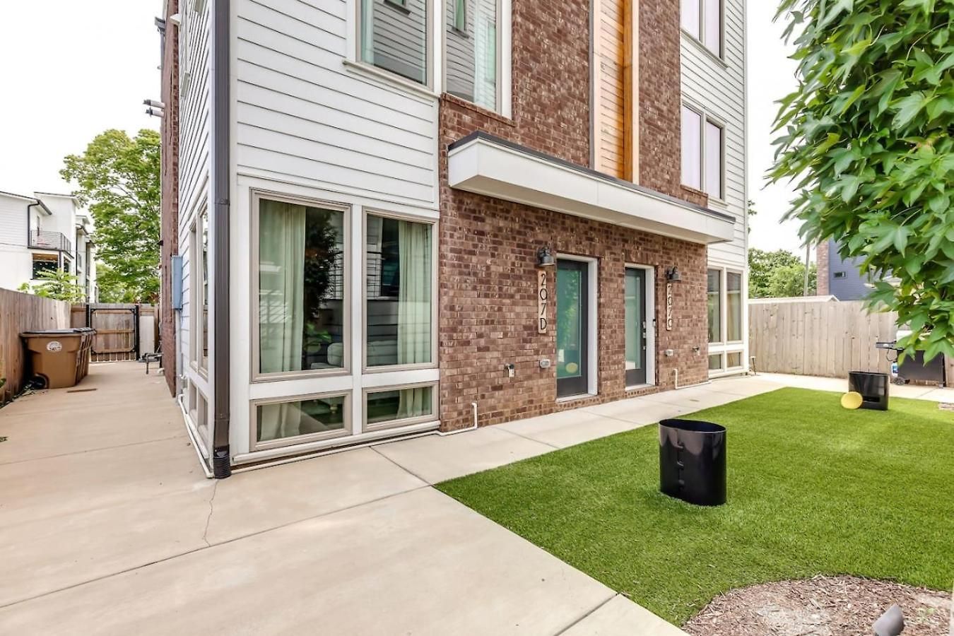 Holiday home 4br/5ba Rooftop Bar | Sleeps 12 | 1 Mi To Nissan Nashville