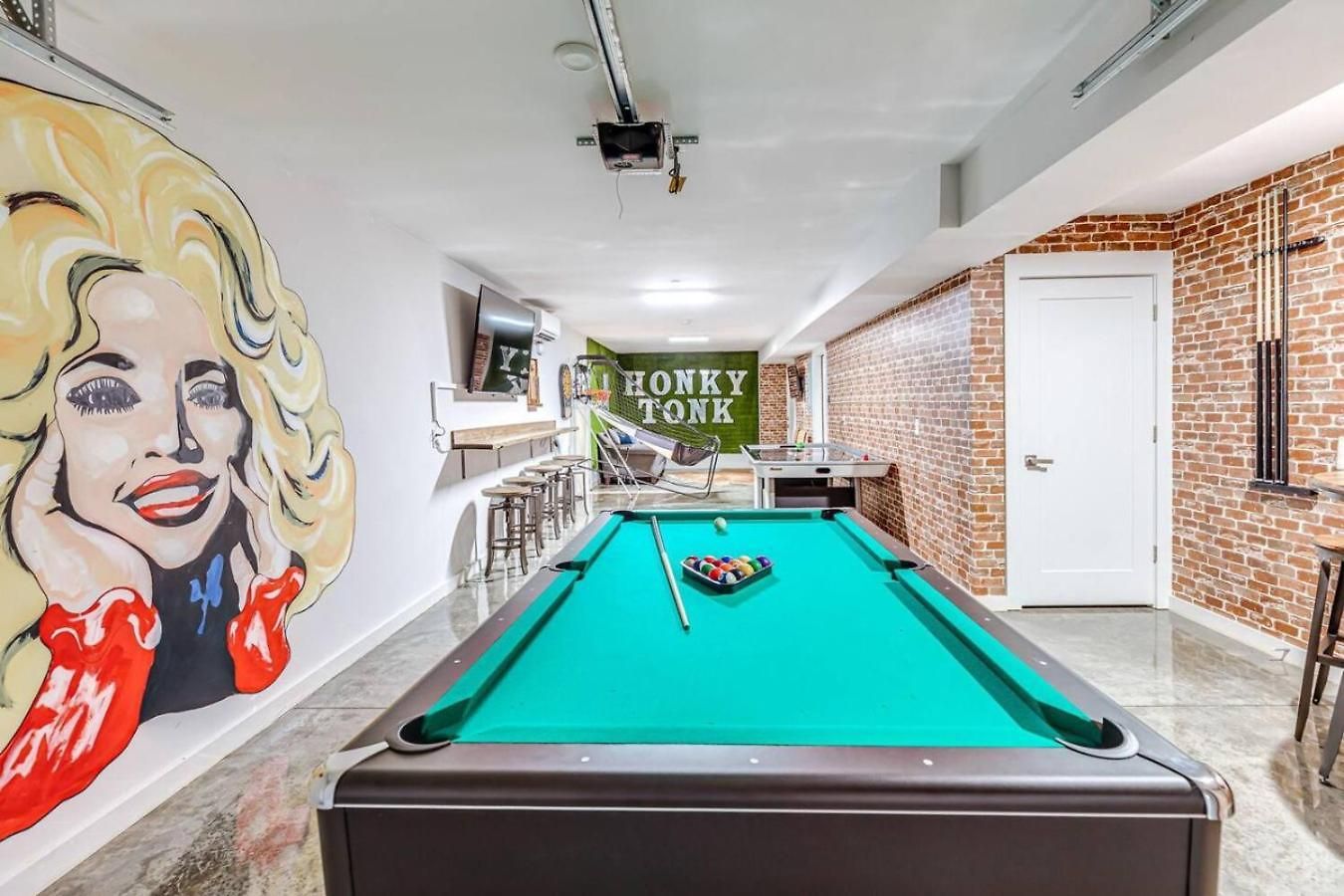 Honky Tonk Game With Rooftop Deck * Nashville