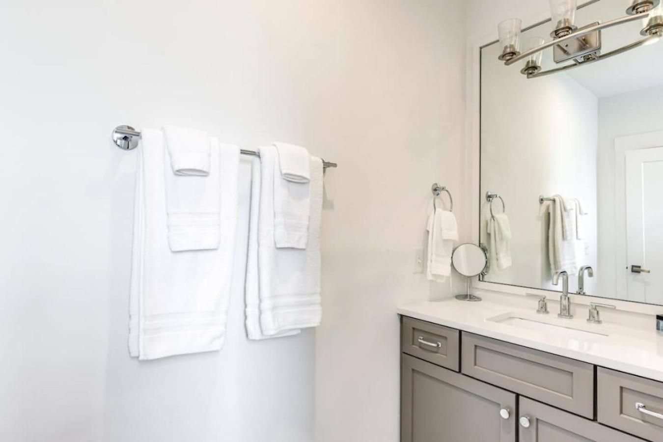 Skyline Vue 4 6 Baths Rooftop, Game Holiday home Nashville