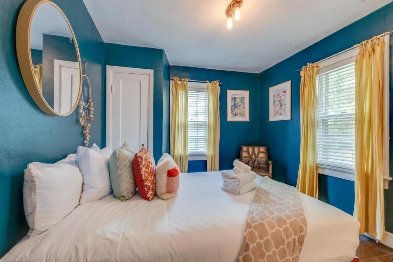 Unique And Stylish East 3 Bedroom 2.5 Bath Holiday home