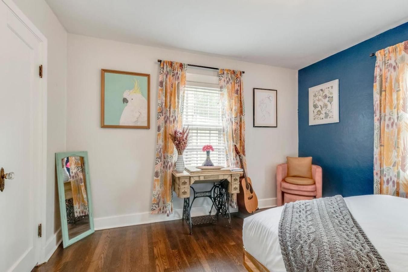 Unique And Stylish East 3 Bedroom 2.5 Bath Holiday home *