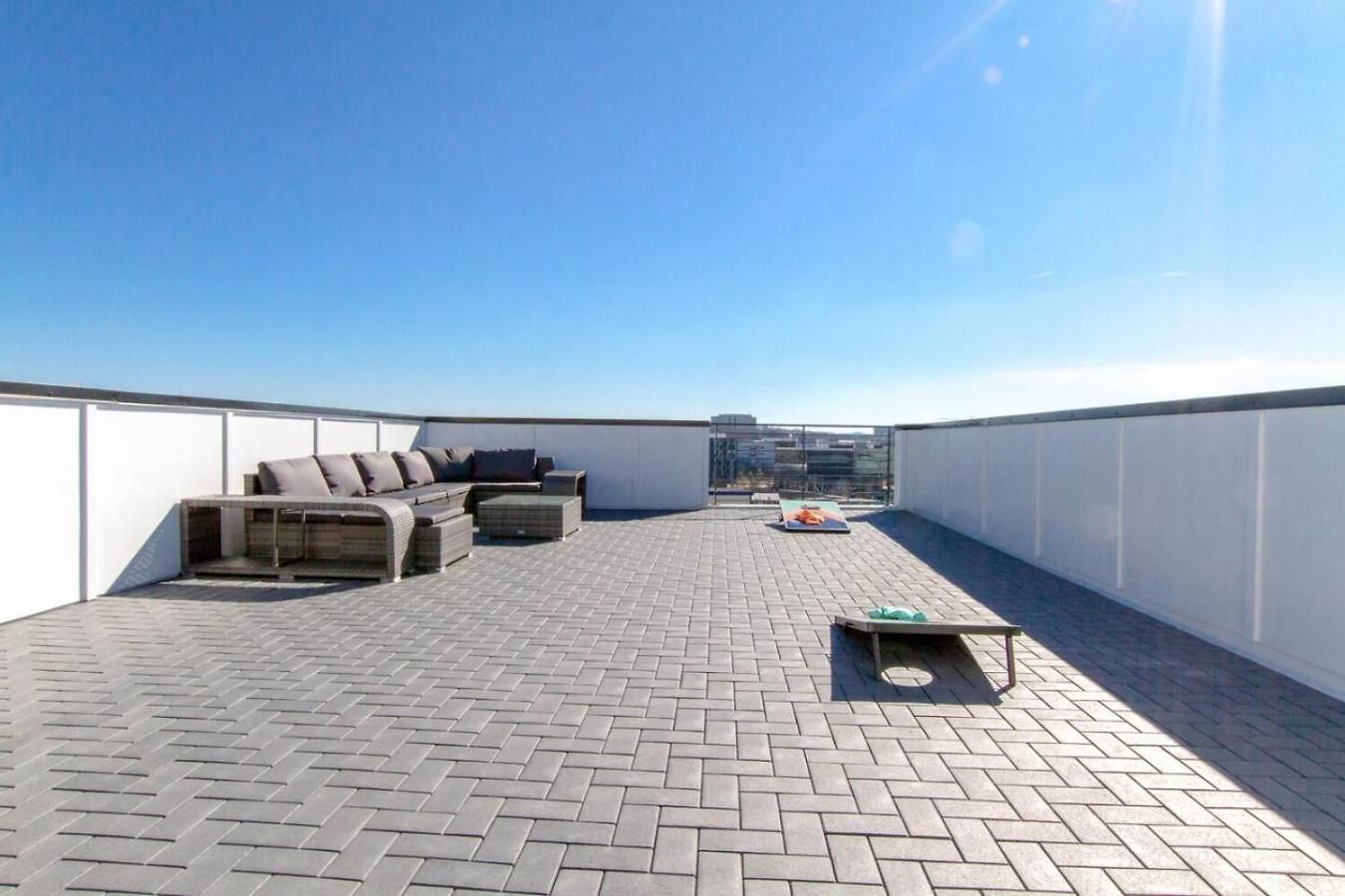 Holiday home Beautiful West Rooftop Deck *