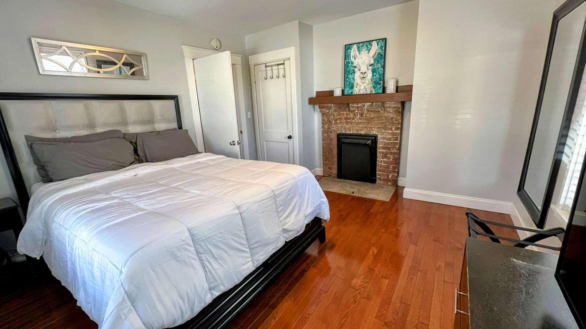 Historic Family *walk To Bars & Restaurants* Holiday home