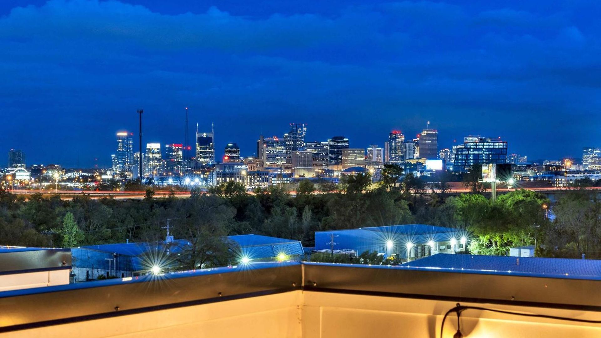 Double Rooftop Decks Hot Tub Karaoke Nashville