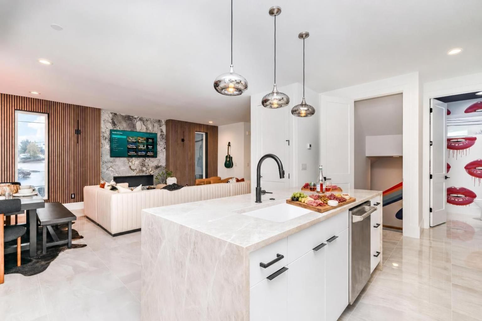 Elevator With Rooftop Hot Tub & Spacious Yard