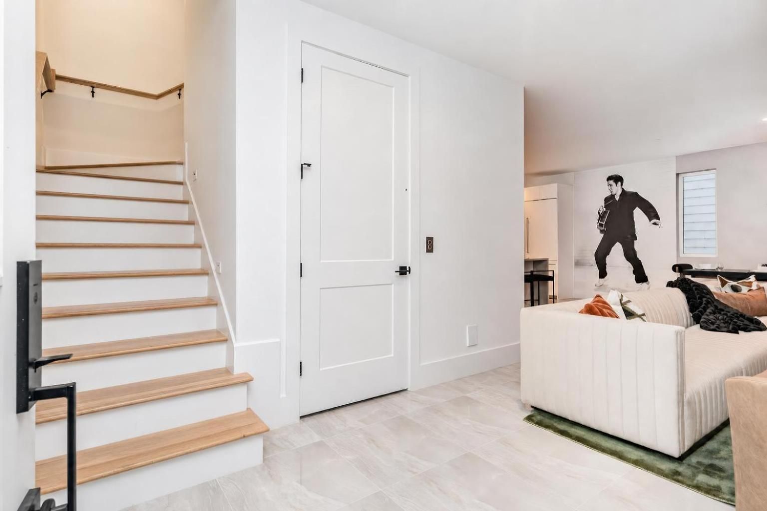Holiday home Elevator With Rooftop Hot Tub & Spacious Yard