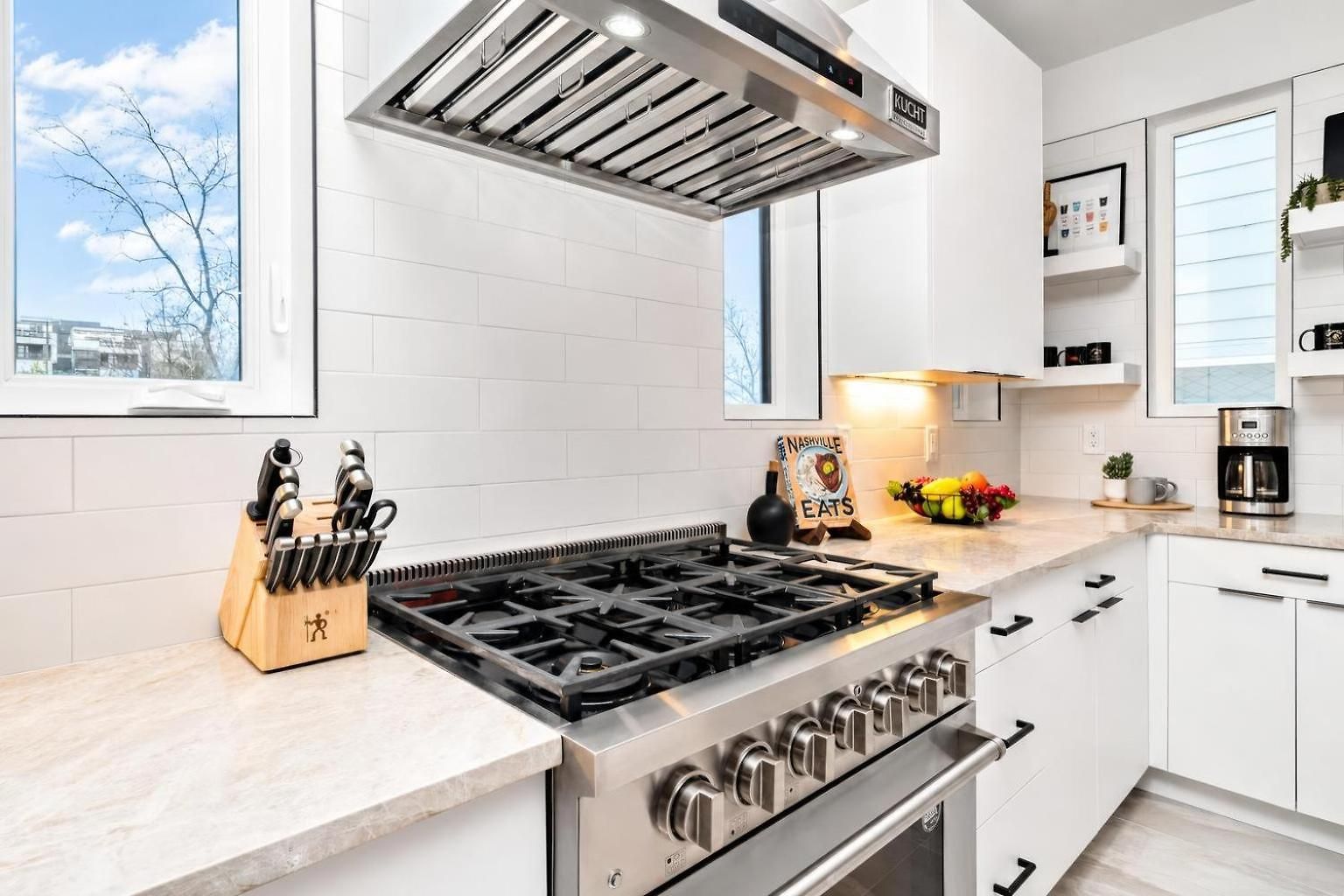 Elevator With Rooftop Hot Tub & Spacious Yard Nashville