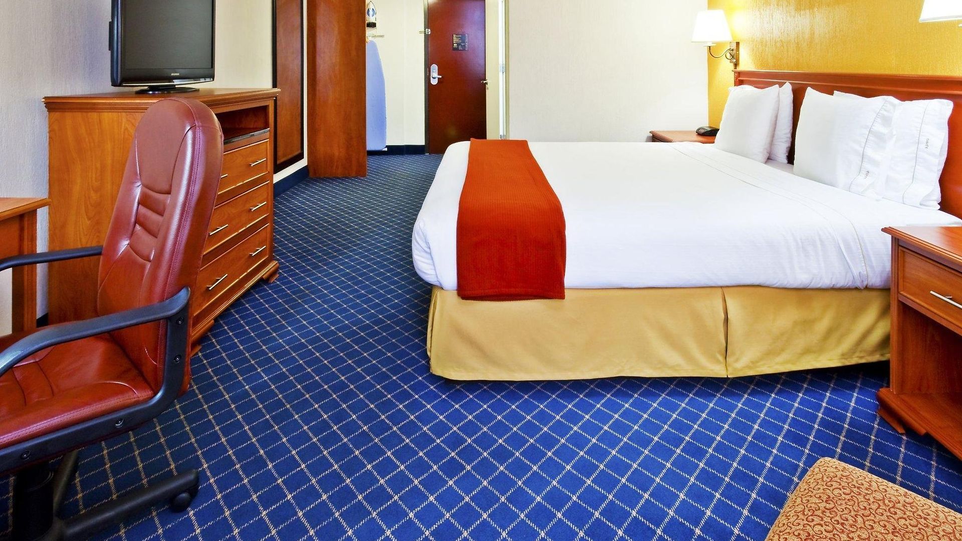 Express & Nashville-i-40 & I-24 Hotel