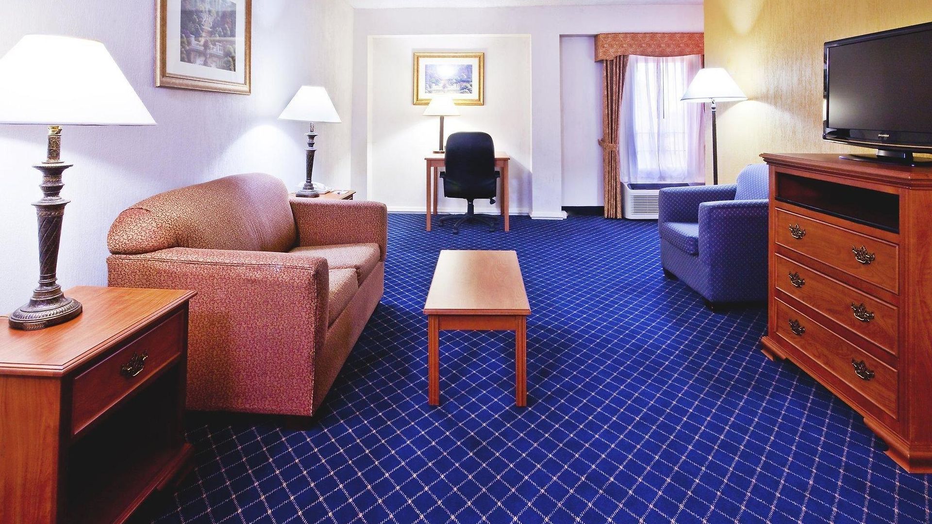 Express & Nashville-i-40 & I-24 Hotel