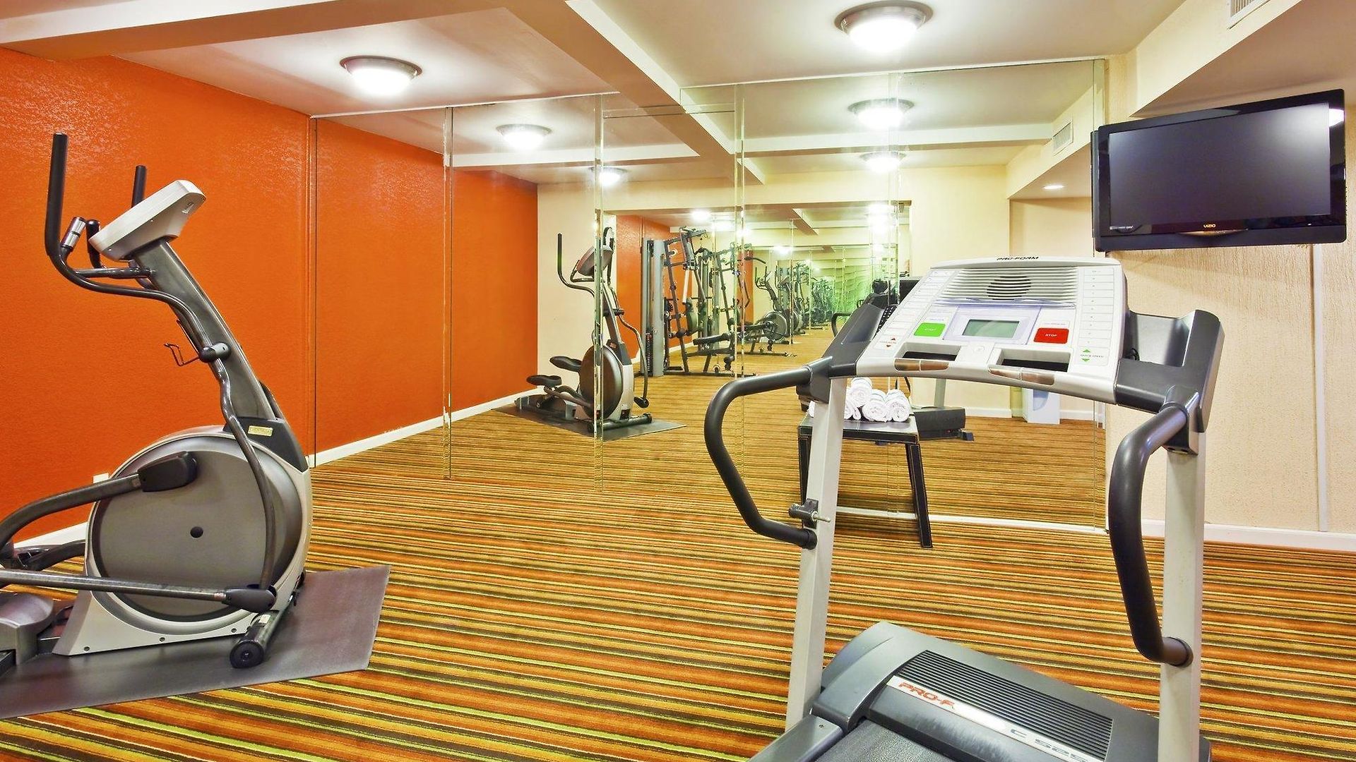 Express & Nashville-i-40 & I-24 Hotel 3*
