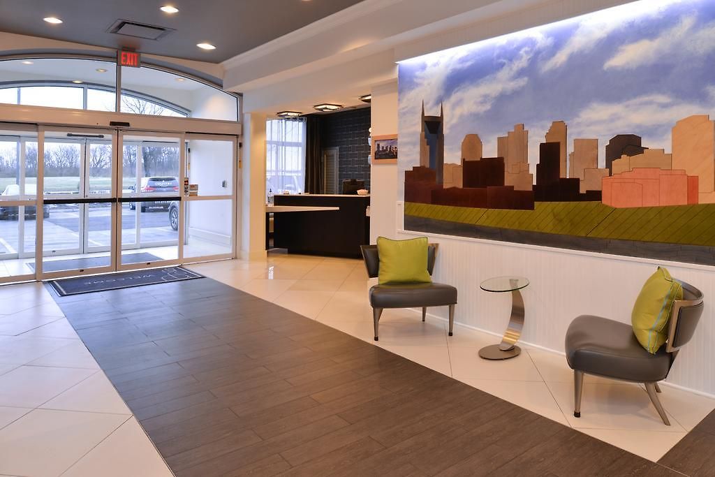 Country & By Radisson Airport Tn 4*