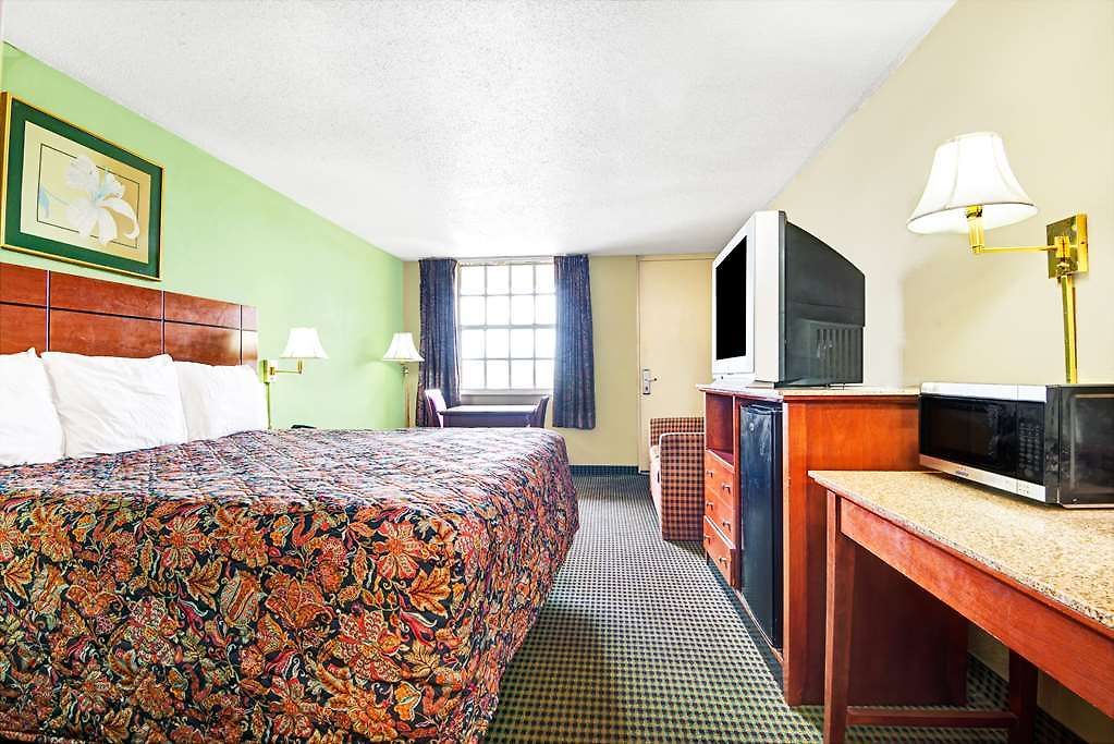 Hotel Super 8 Downtown Airport