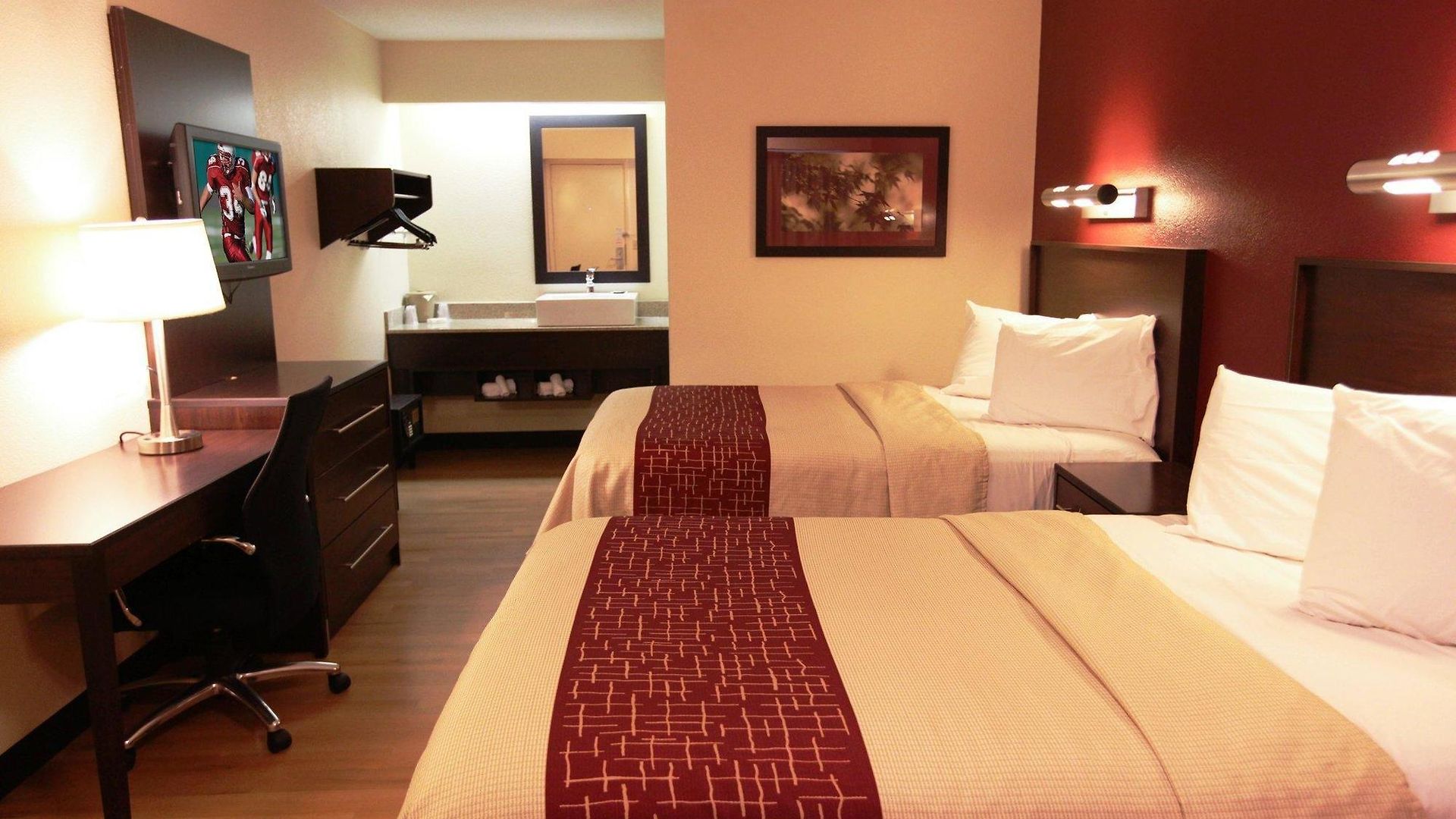 Red Roof Plus+ Airport Hotel Nashville