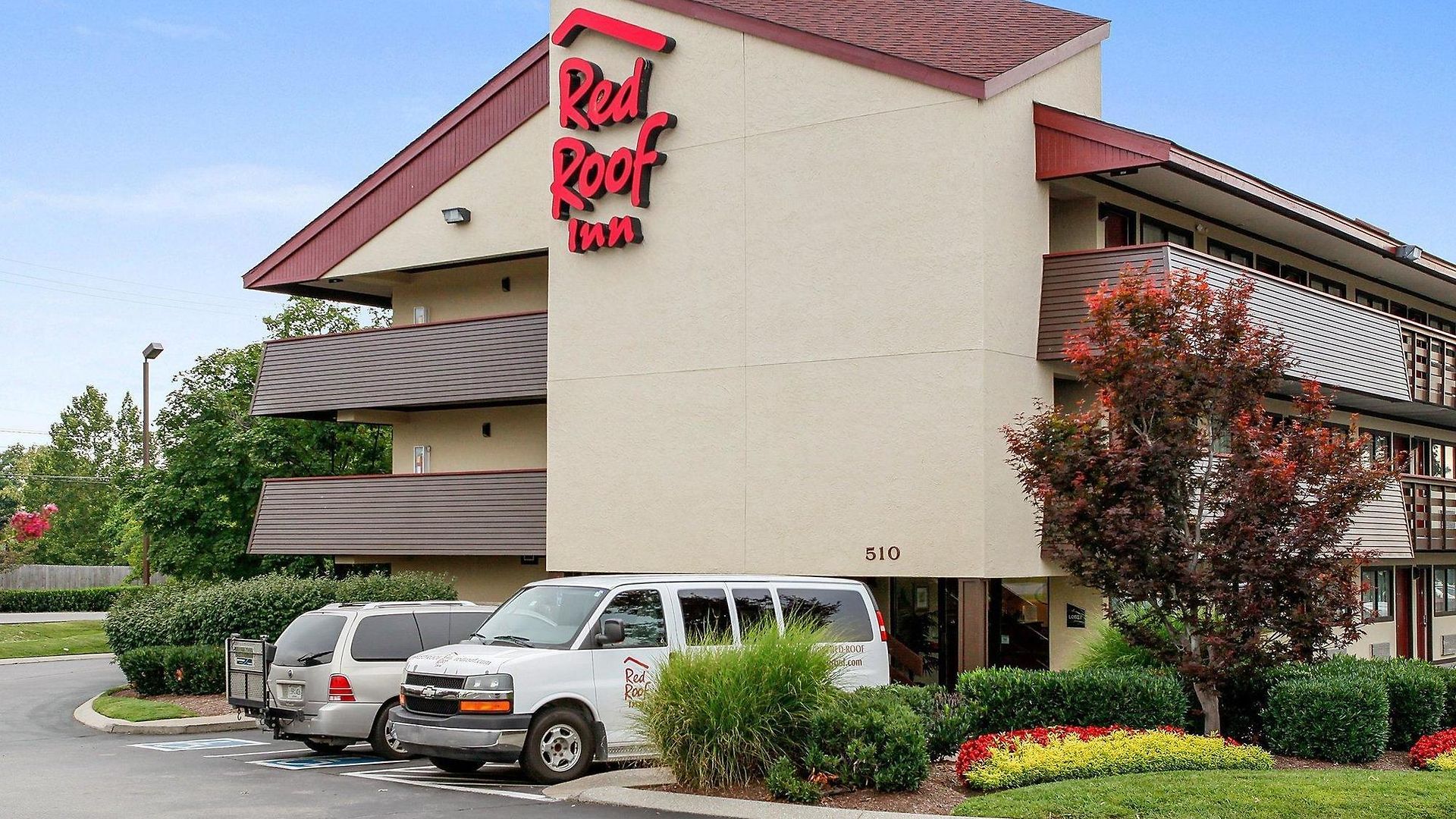 Red Roof Plus+ Airport Hotel 3*