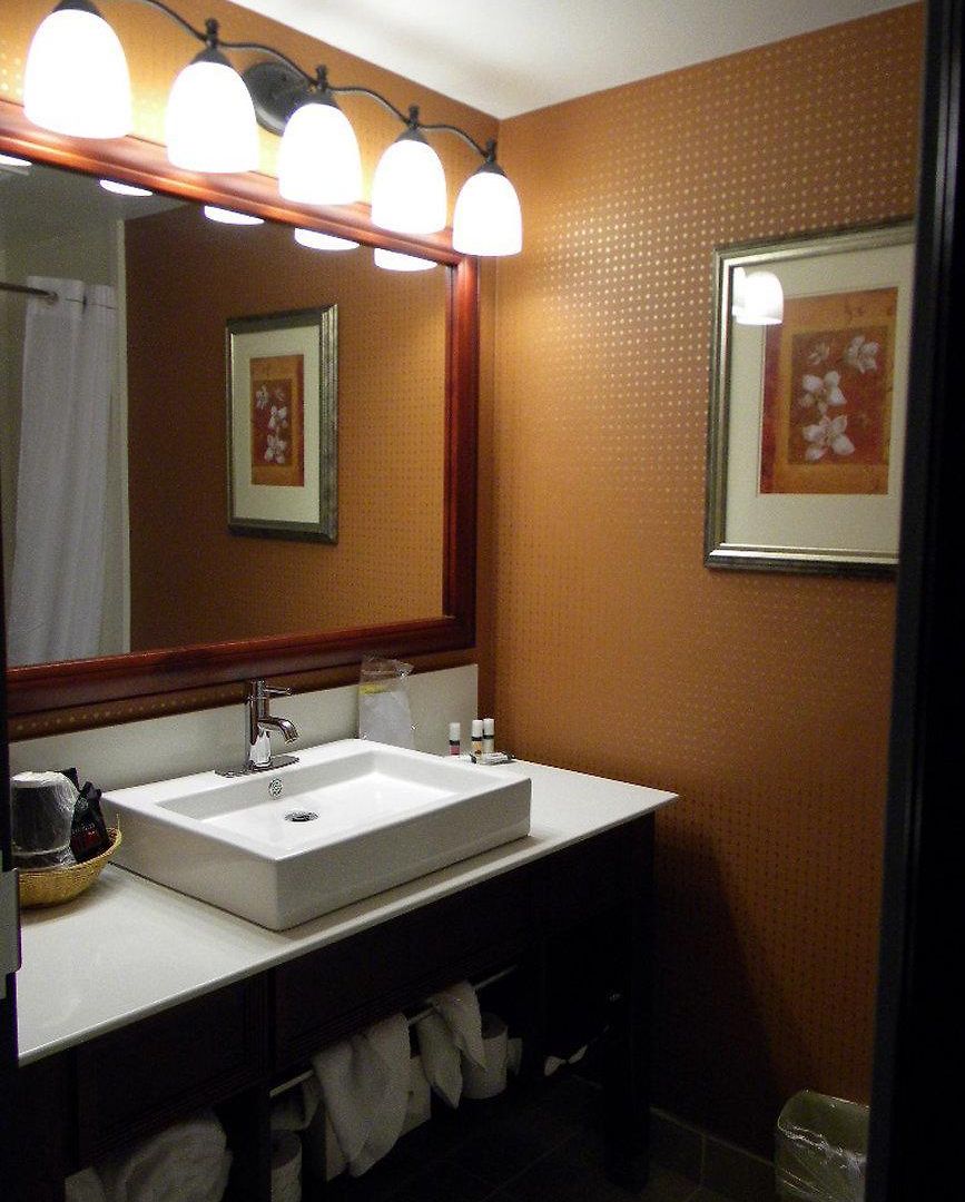 Country & By Radisson Airport Tn Hotel 4*