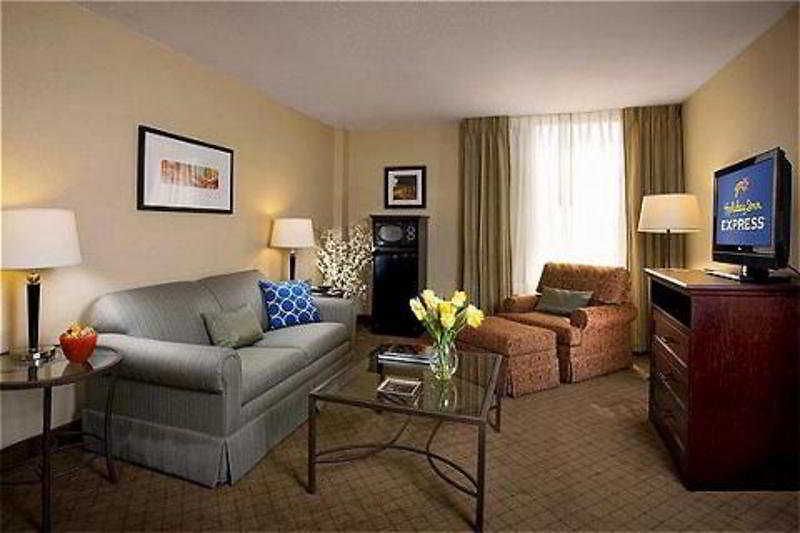 Express Nashville-downtown - Broadway By Ihg Hotel 3*