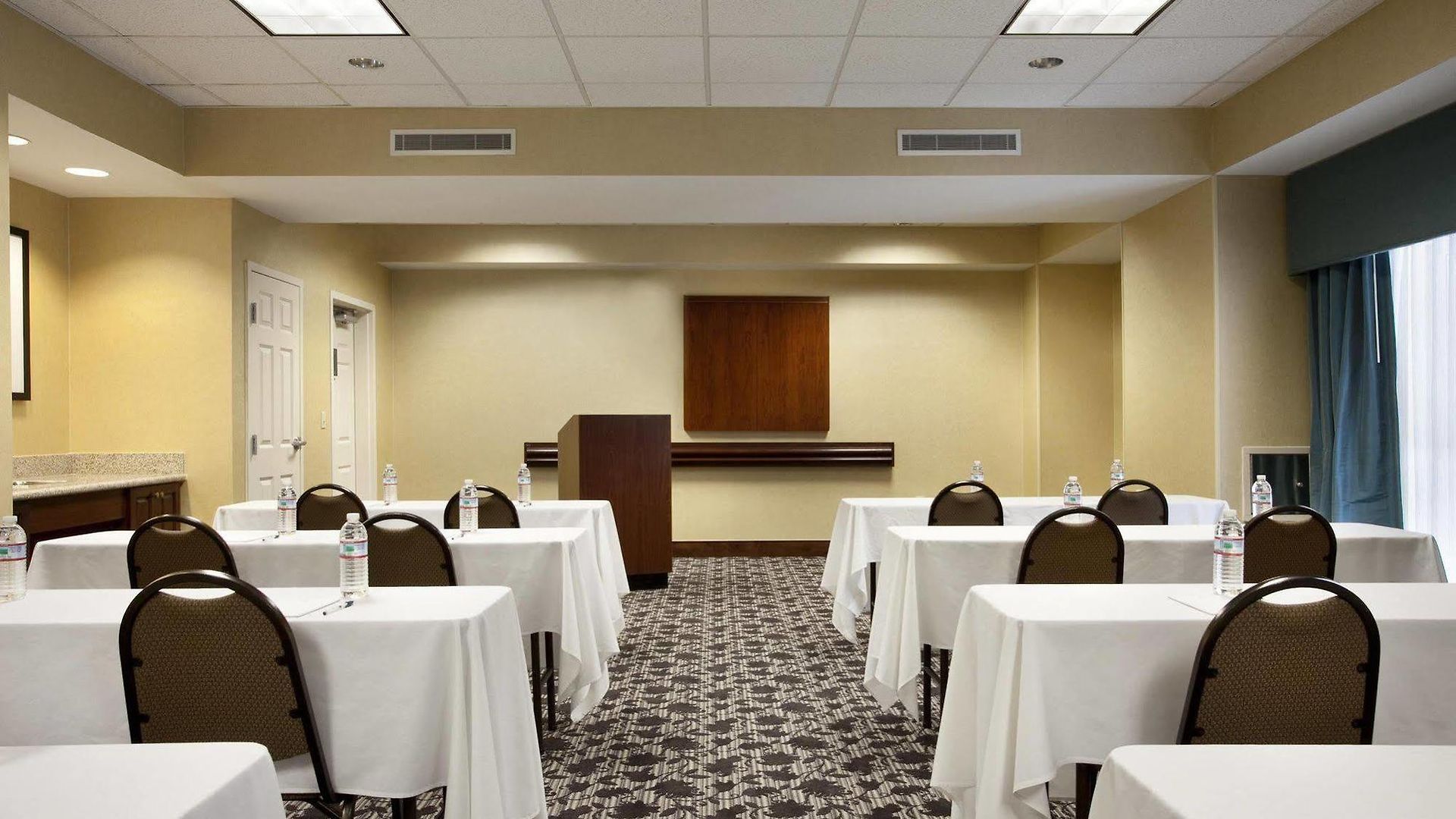 Homewood Airport Hotel 3*