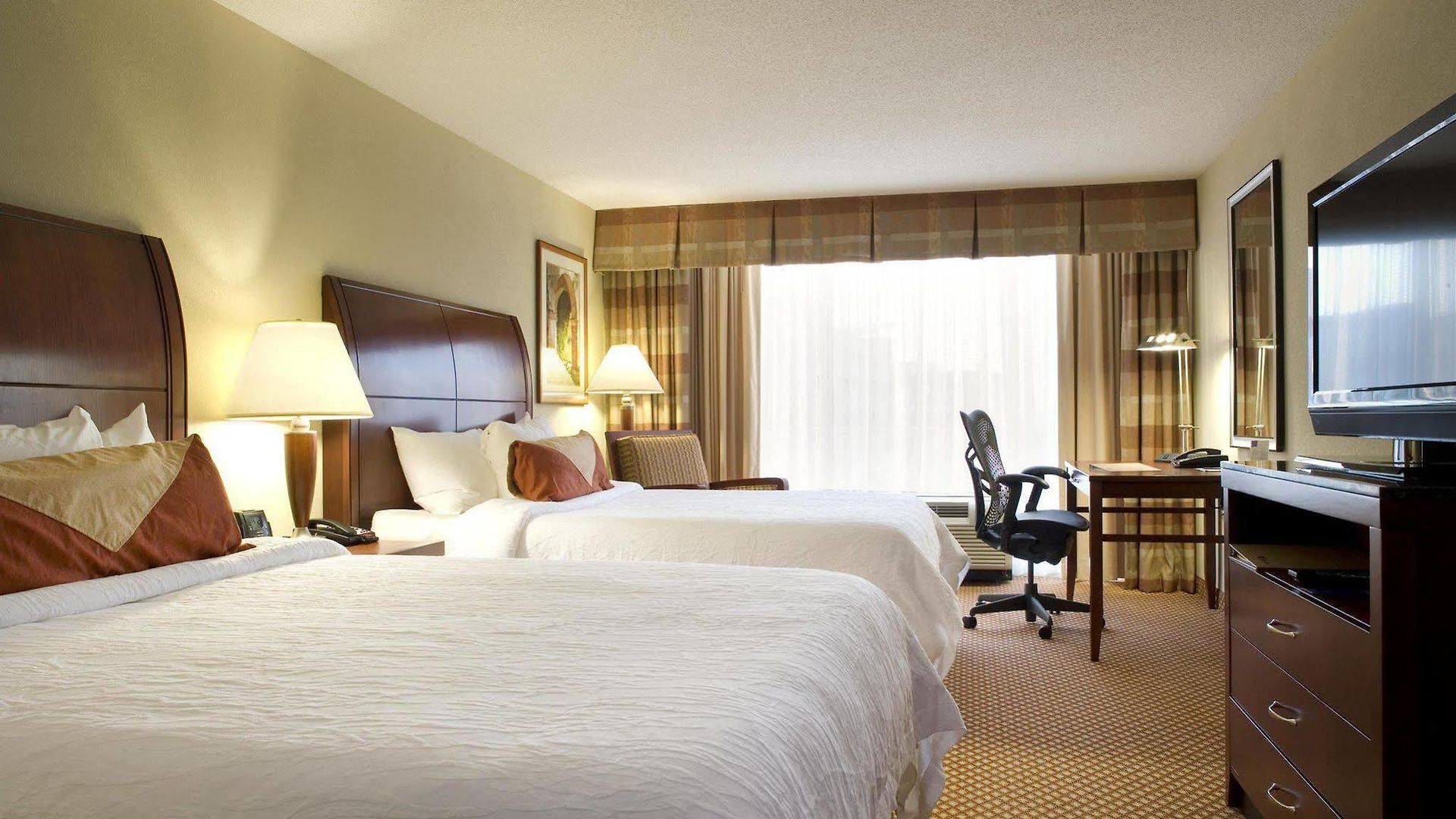 Hilton Garden Vanderbilt 3*