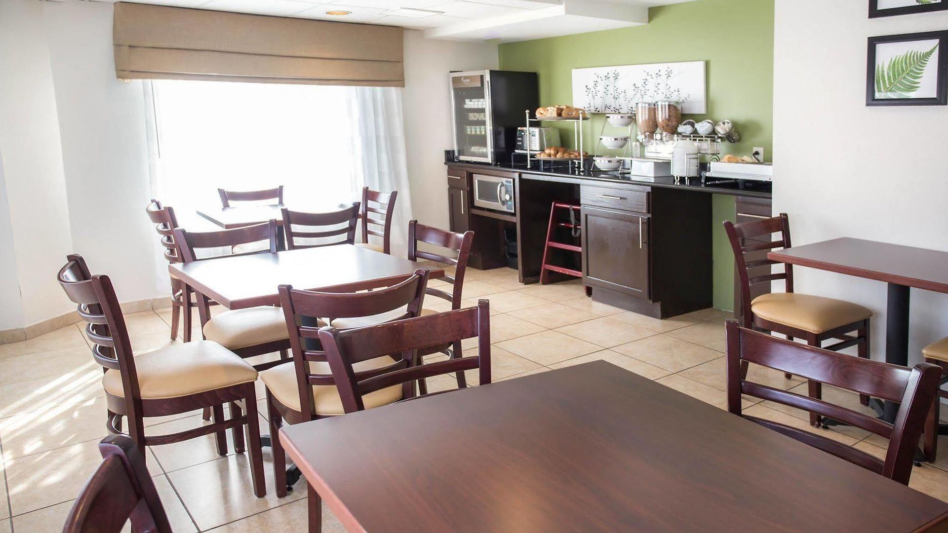 Sleep North - Downtown Area Inn 4*