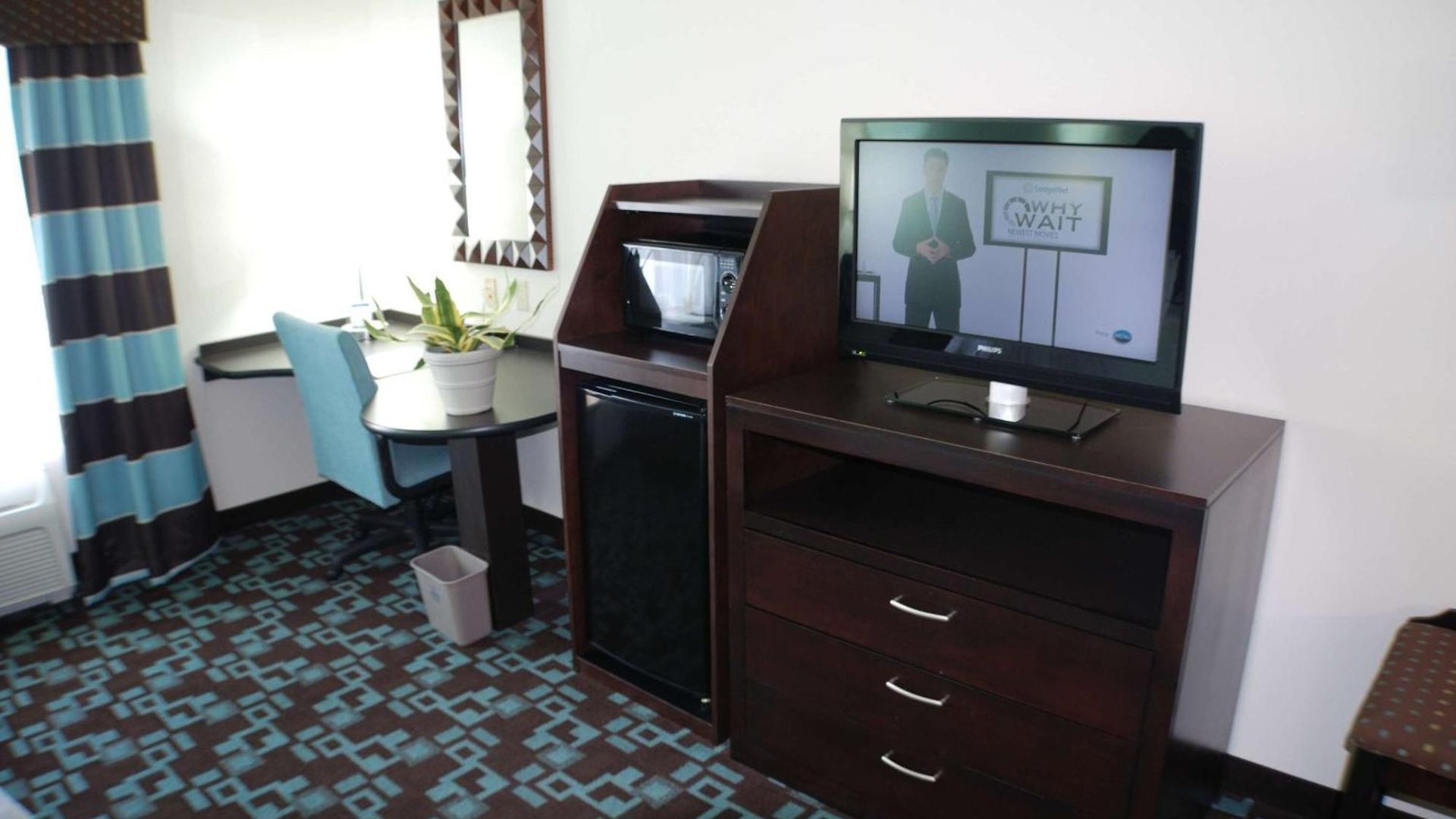 Hampton & At Opryland Hotel 3*