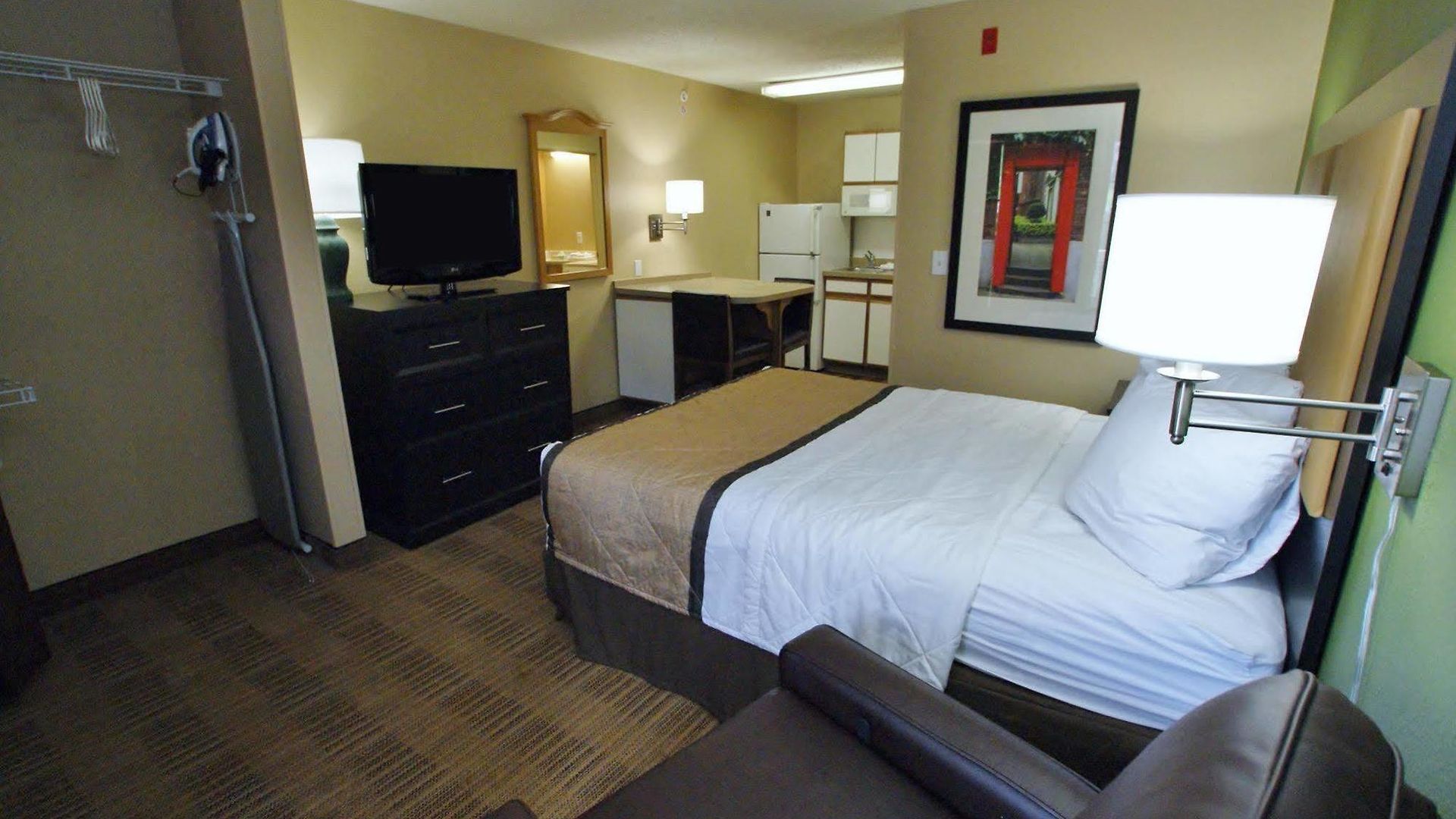 Extended America - - Airport - Music Hotel