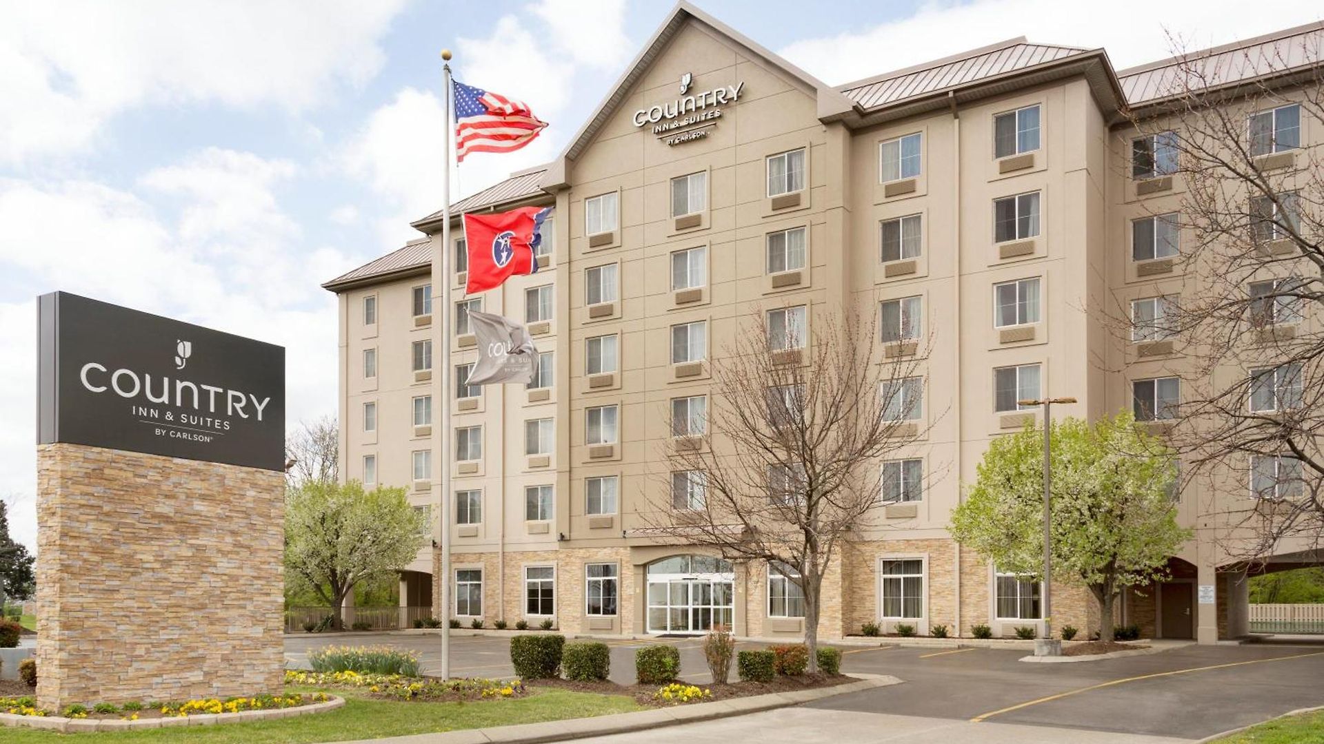Country & By Radisson Airport Tn Hotel 4*
