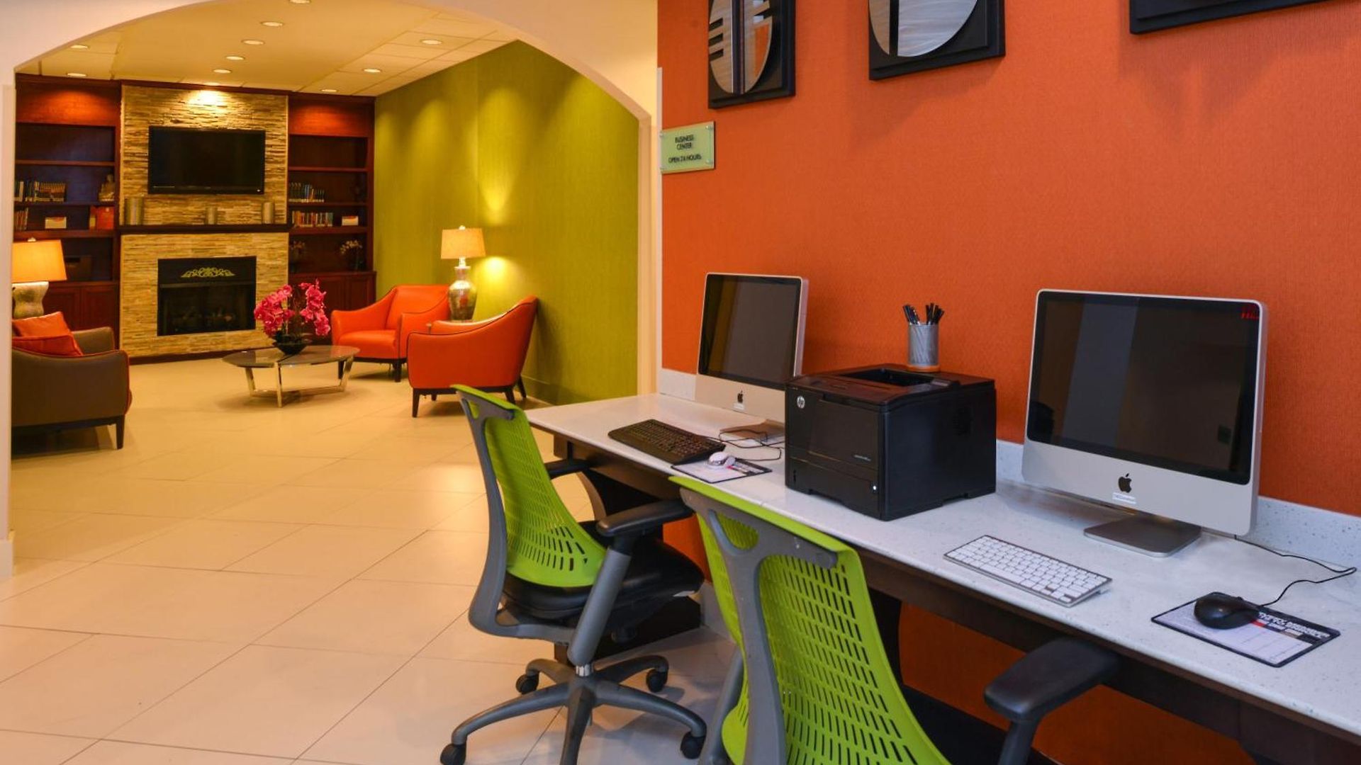 Country & By Radisson Airport Tn Hotel 4*