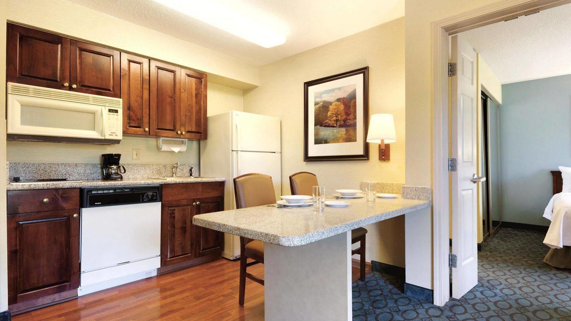 Hotel Homewood Airport 3*