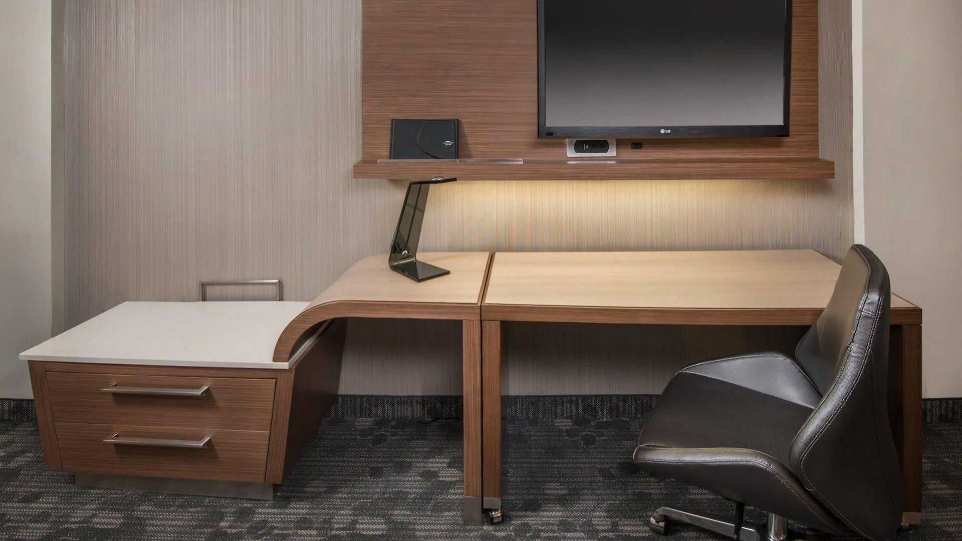 Courtyard By Marriott Hills Hotel 3*