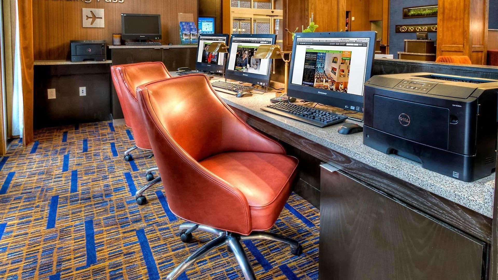 Courtyard By Marriott Hills 3*