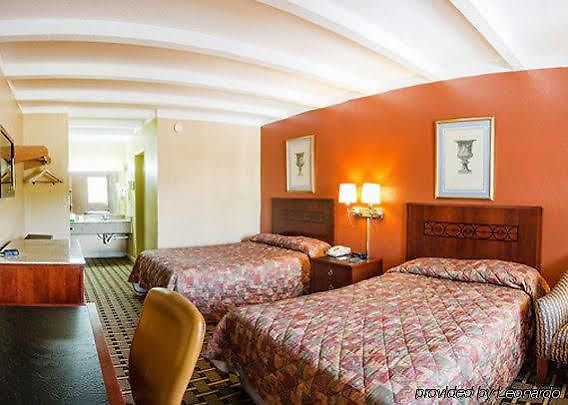 Rodeway Airport Hotel