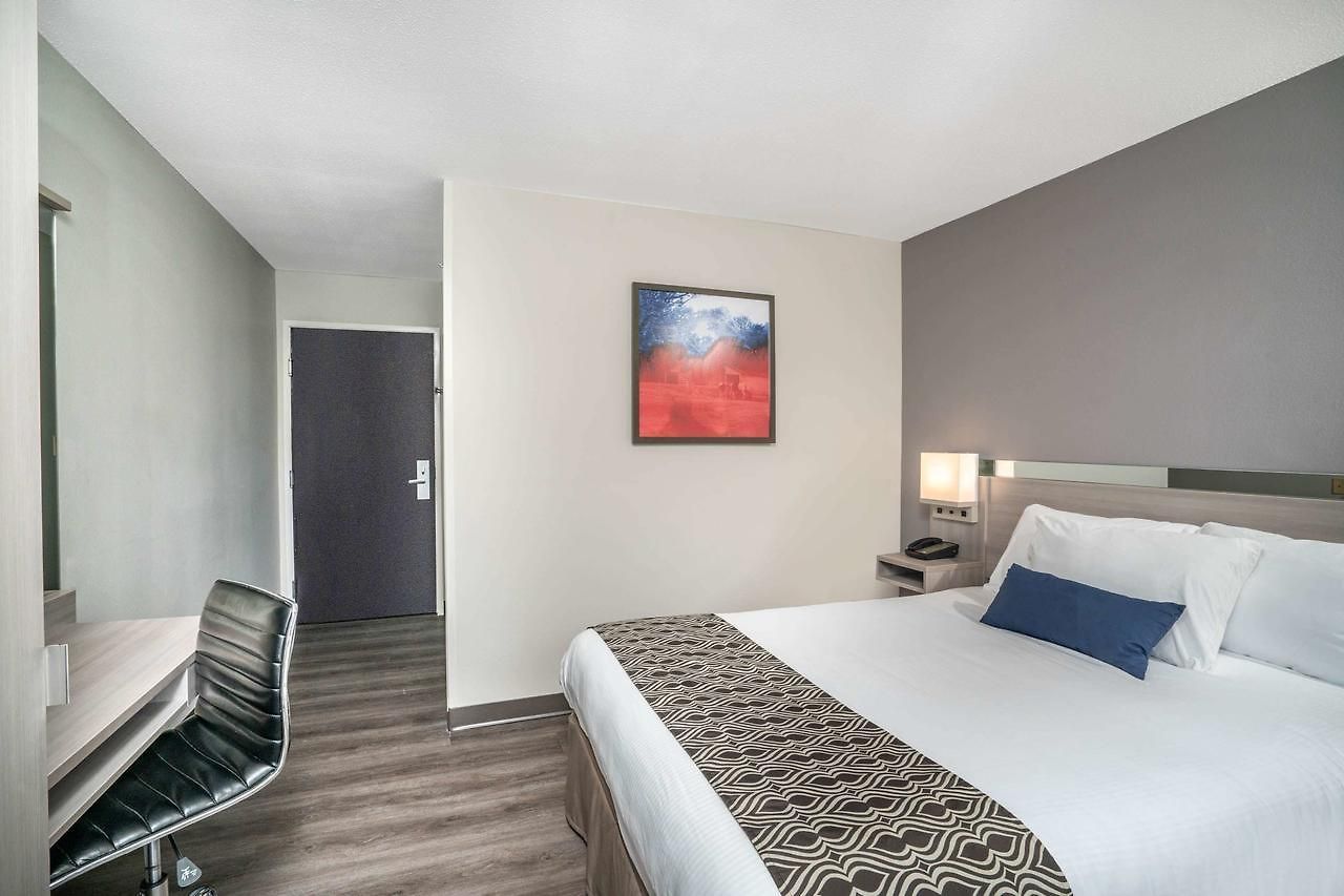 Microtel & By Wyndham 2*
