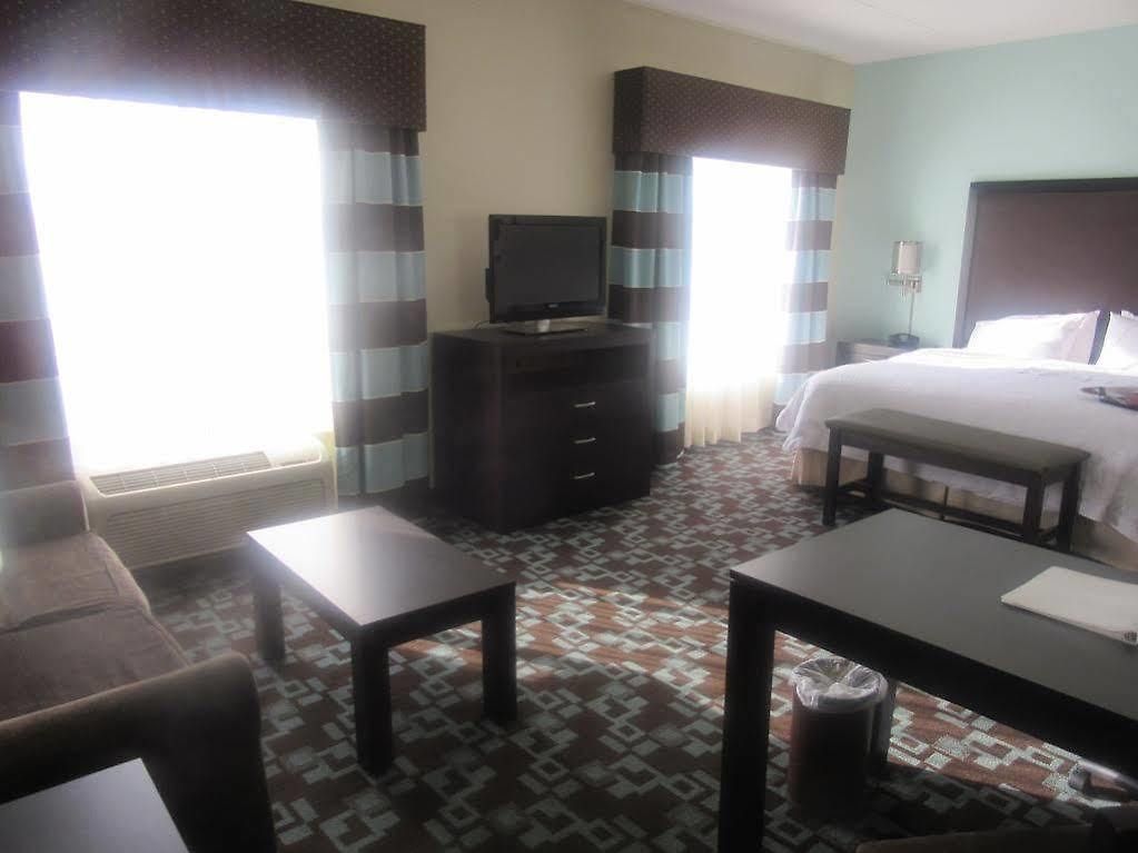 Hampton & At Opryland 3*