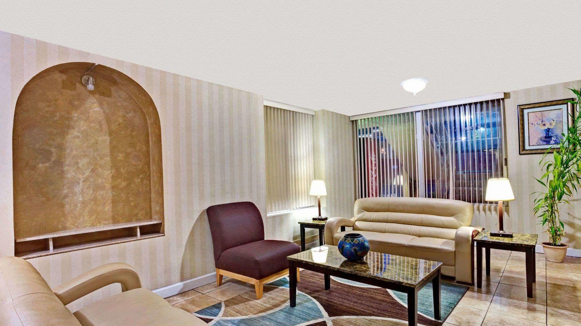 Super 8 By Wyndham Nashville/ Dntn/ Opryland Area Hotel