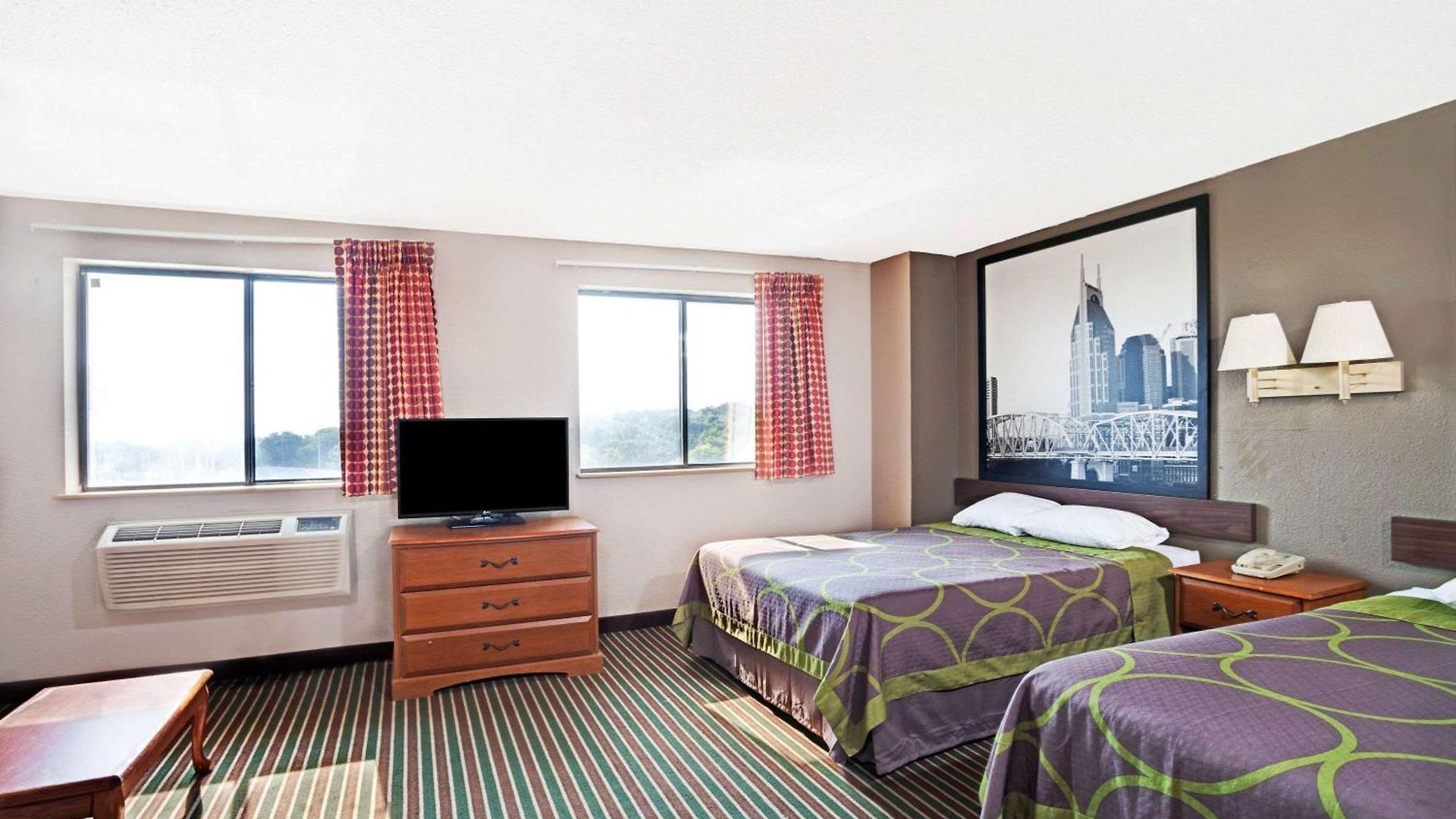 Super 8 By Wyndham Nashville/ Dntn/ Opryland Area Nashville