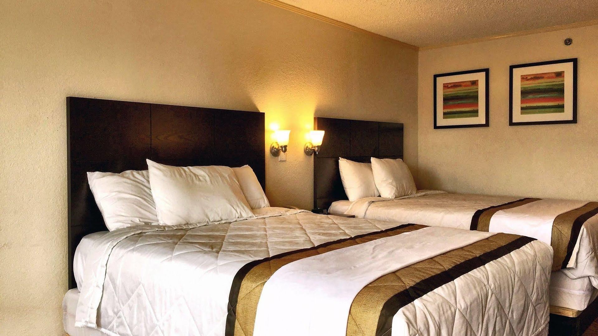 Knights - Downtown Hotel