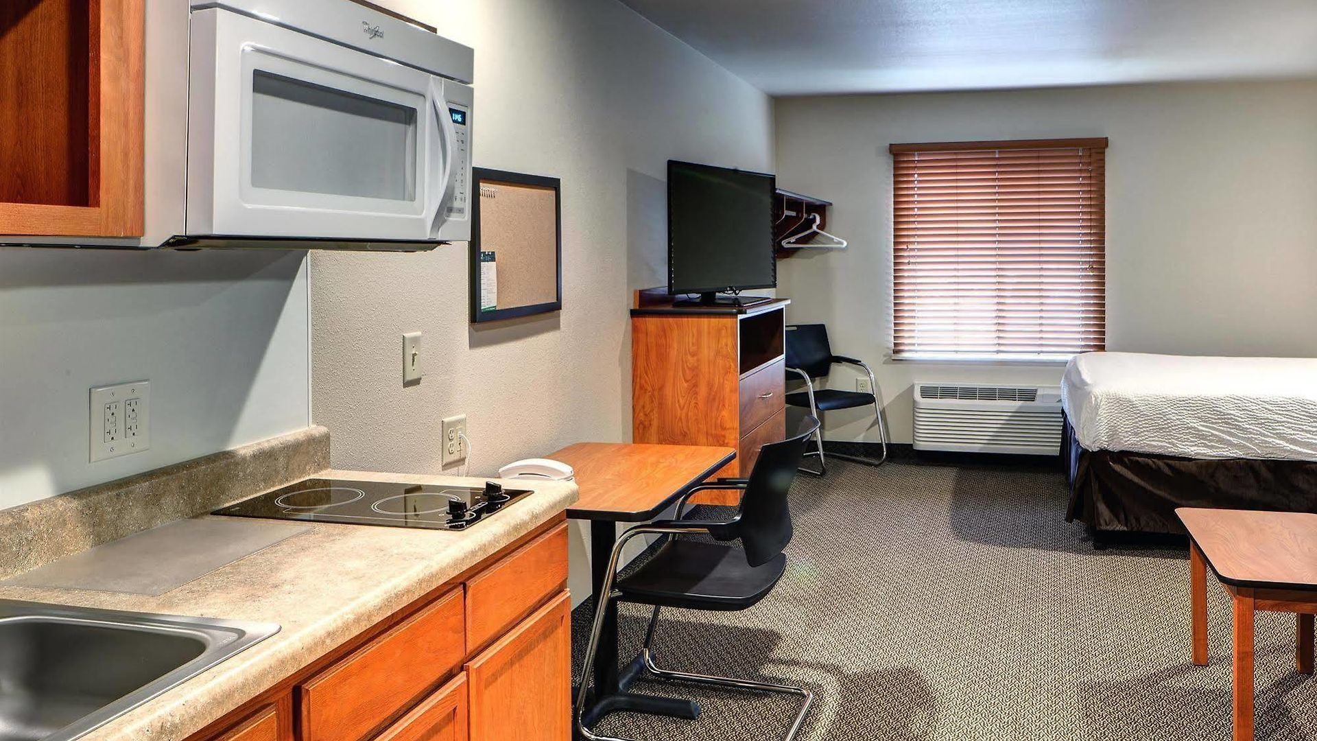 Hotel Woodspring Airport