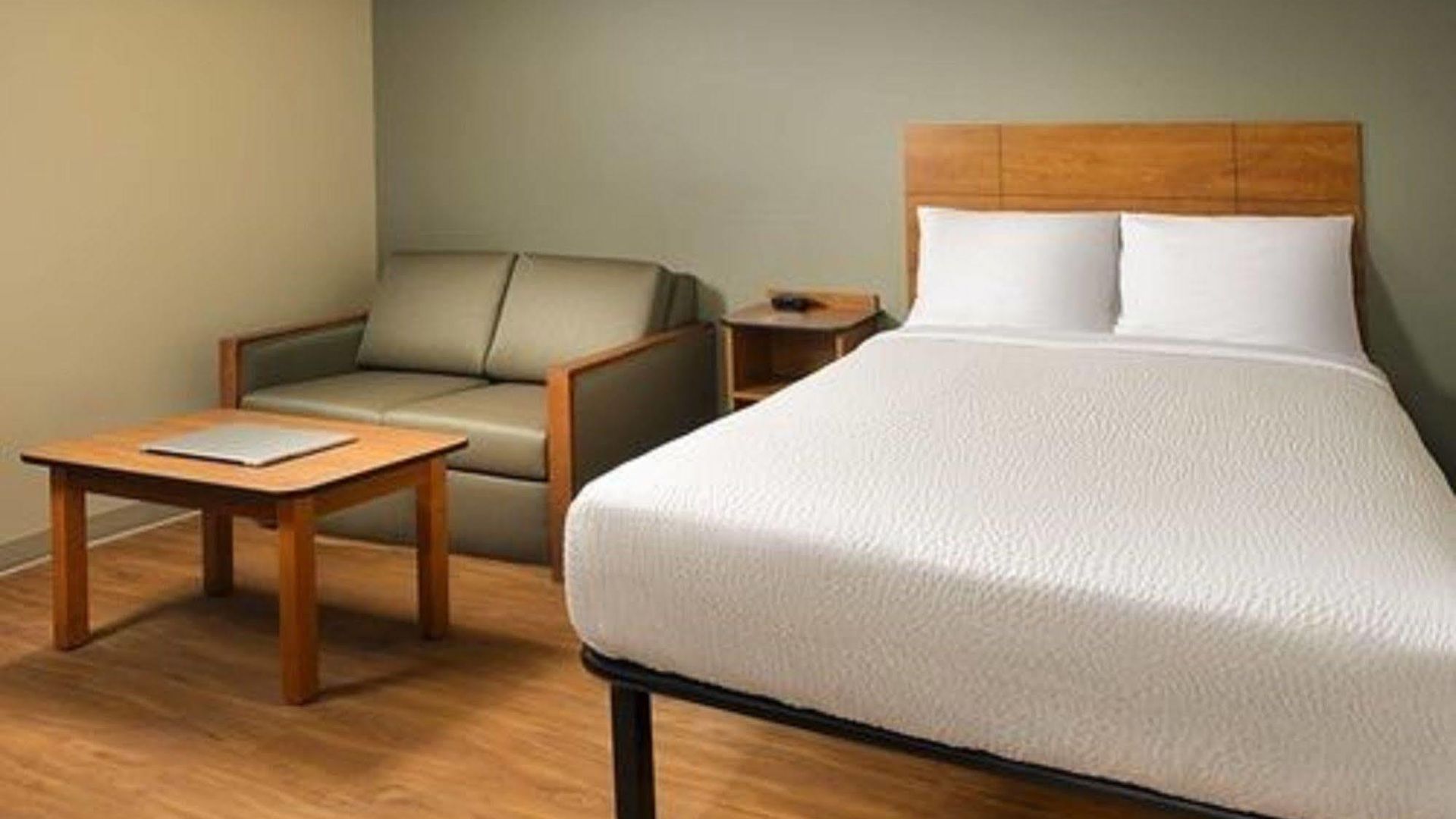 Woodspring Airport Hotel Nashville