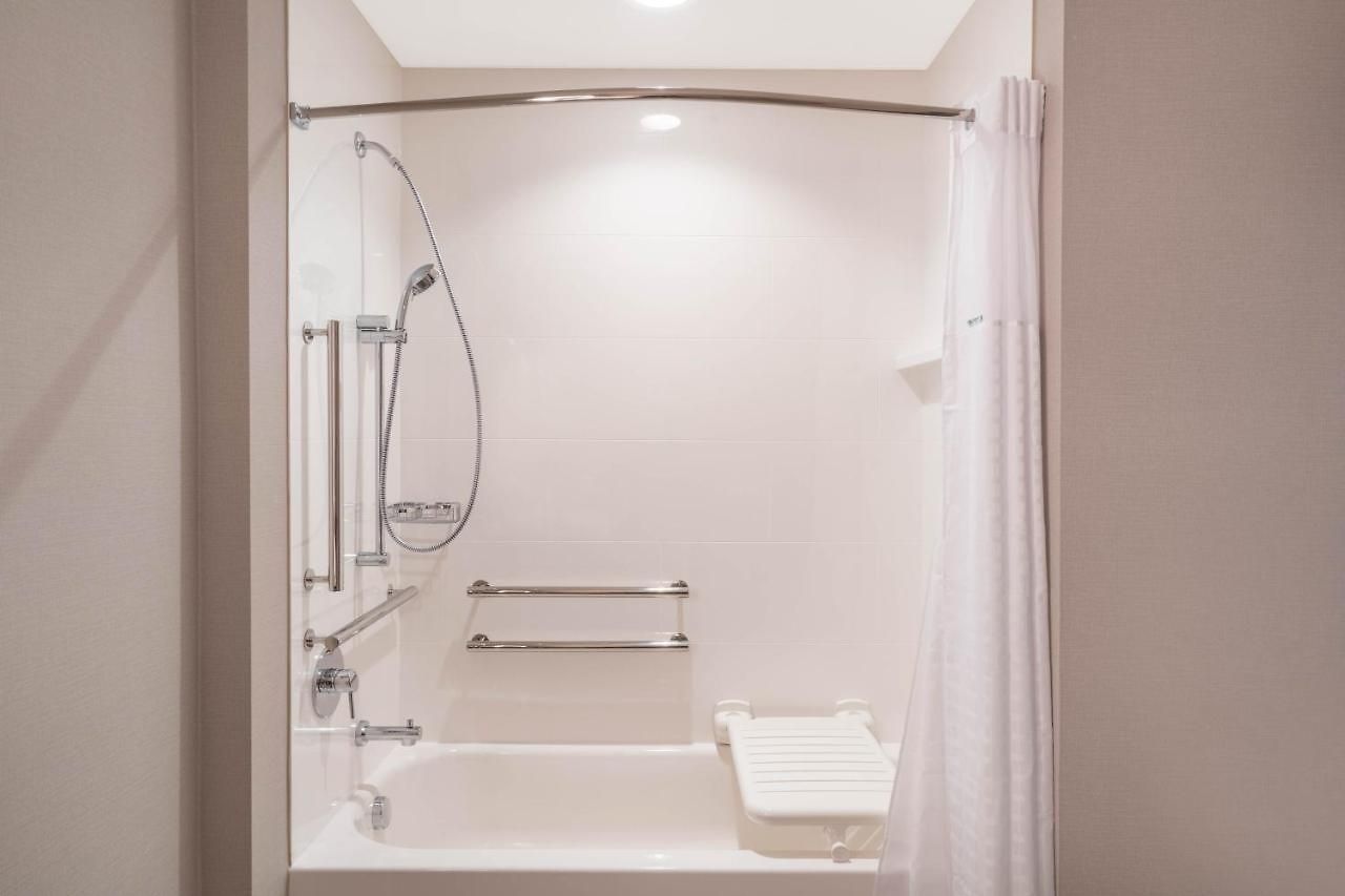Hampton By Hilton Airport Century Place Nashville