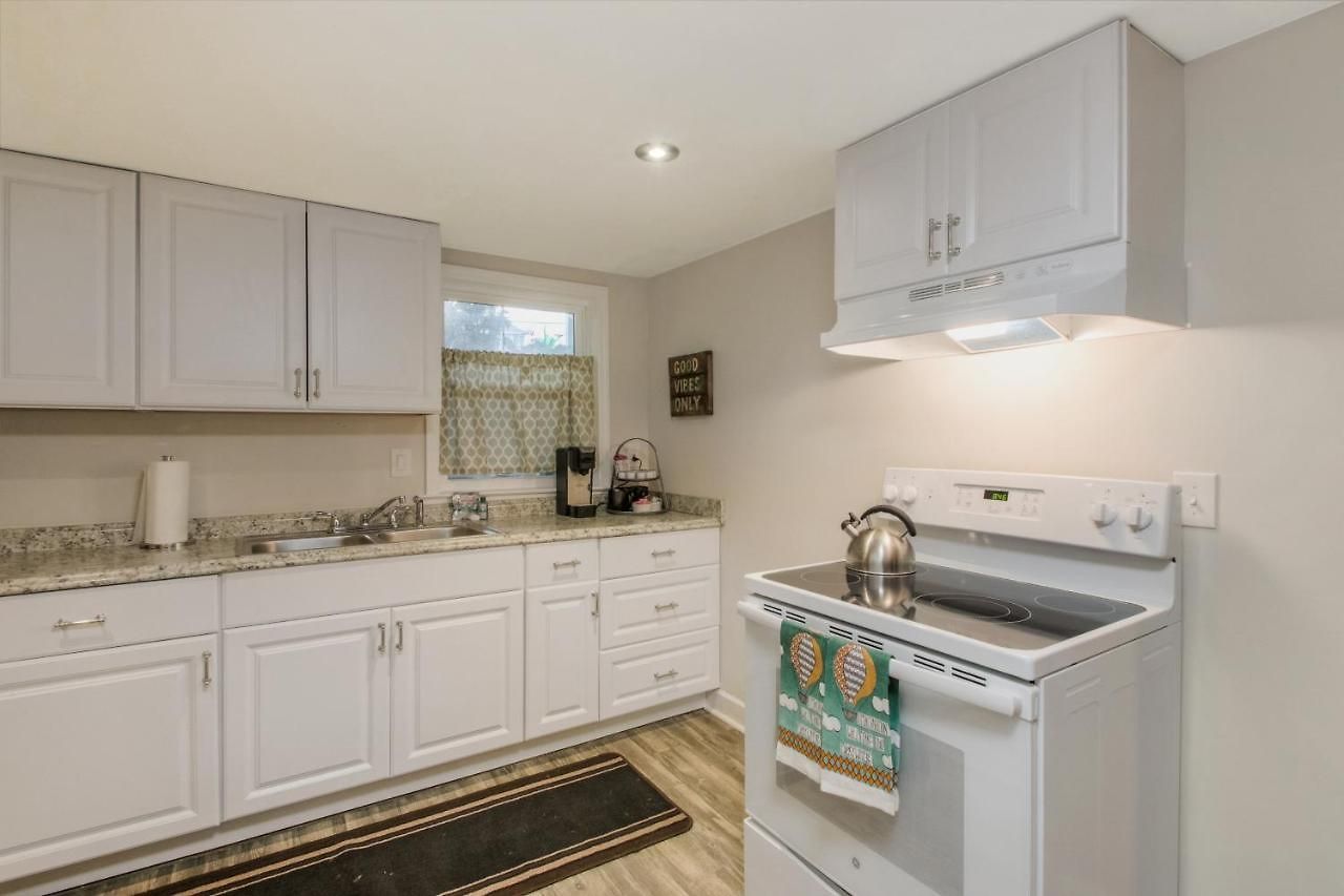 Walk To Trails & Fishing Spots! Lake Ozark Escape Holiday home Nashville