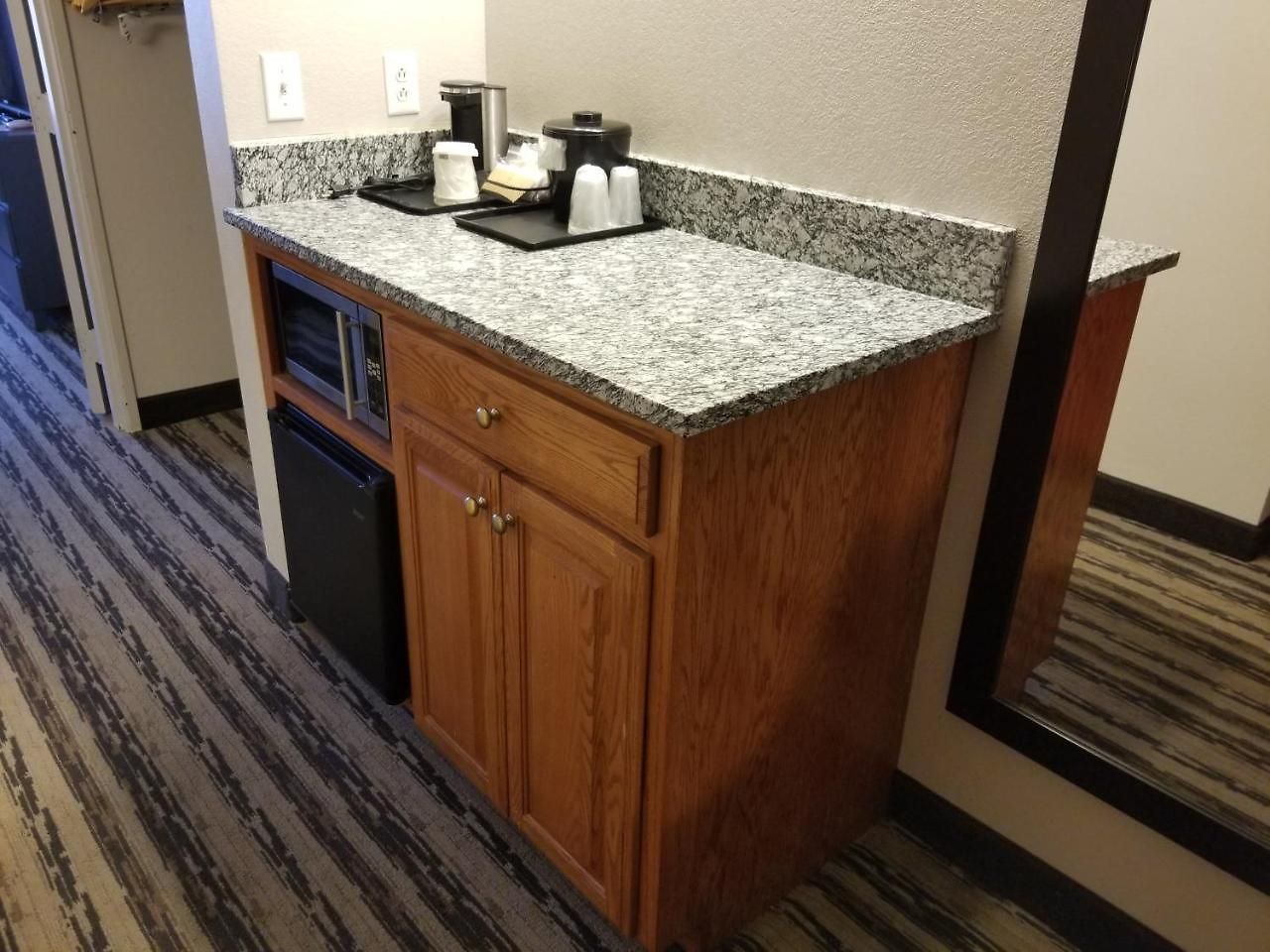 Country & By Radisson, Airport East, Tn