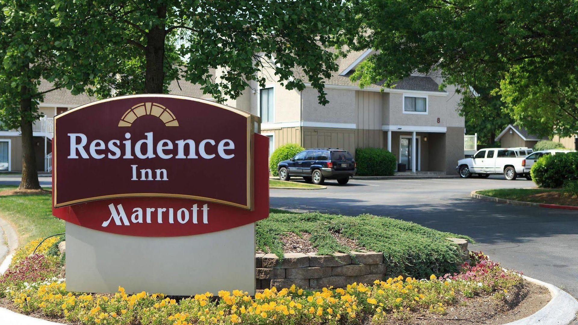 Hotel By Marriott Airport