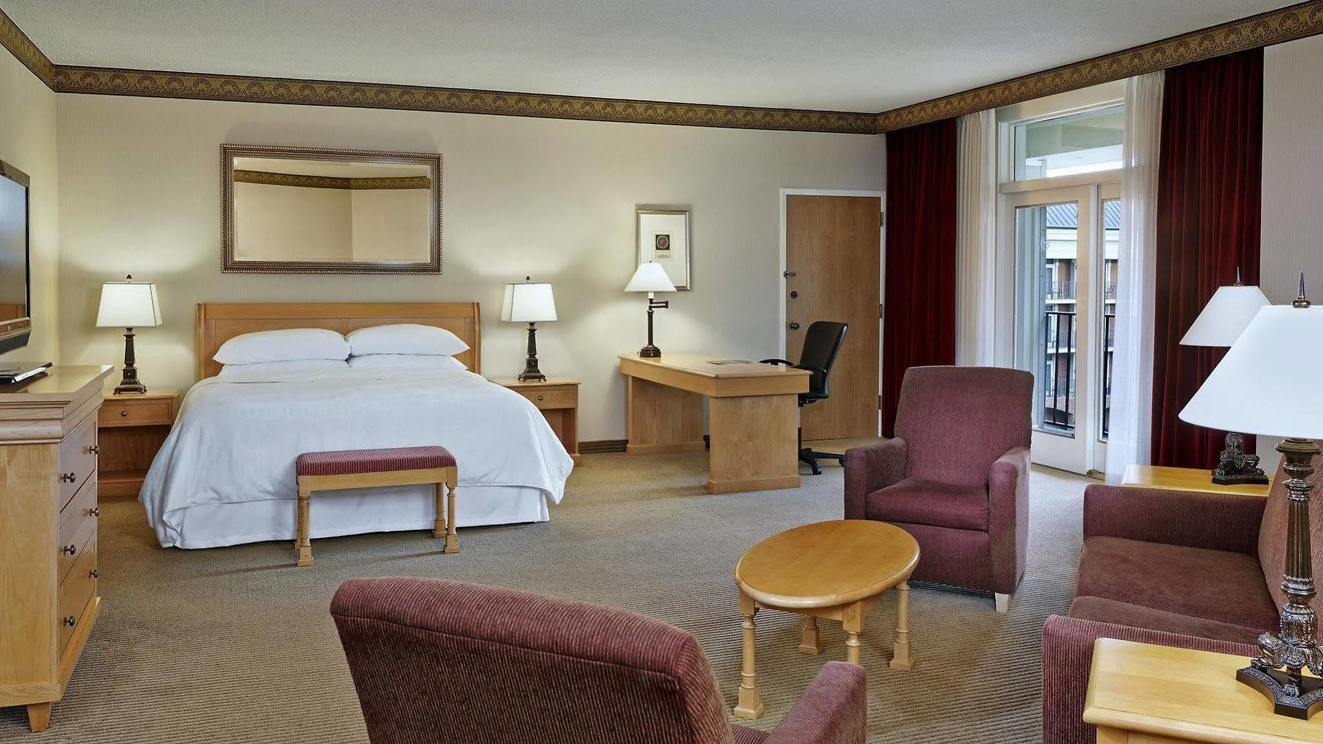Sheraton Music Airport 4*