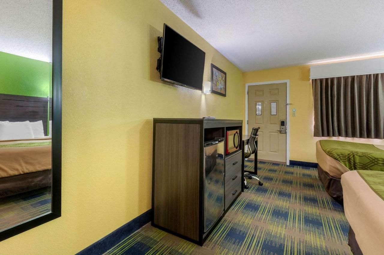 Lodge Econo Near Percy Priest *