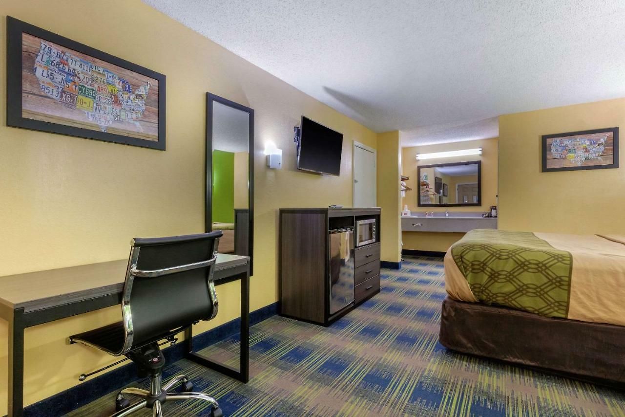 Lodge Econo Near Percy Priest *