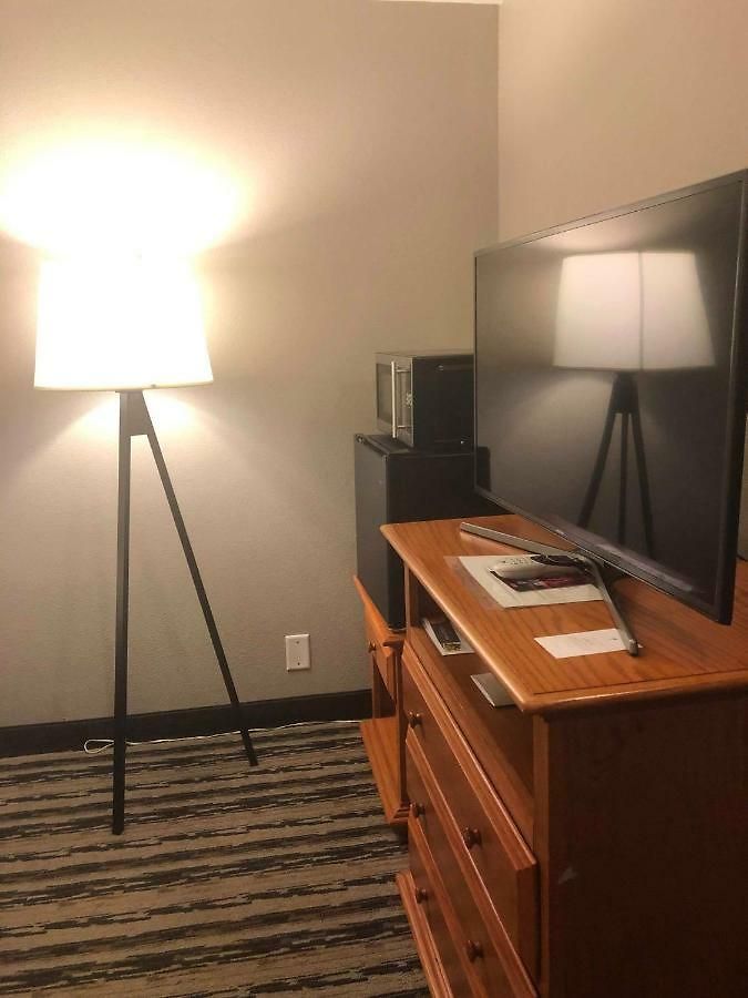 Country & By Radisson, Airport East, Tn Hotel 4*