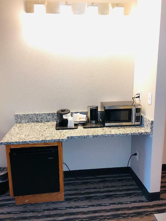 Country & By Radisson, Airport East, Tn Hotel 4*