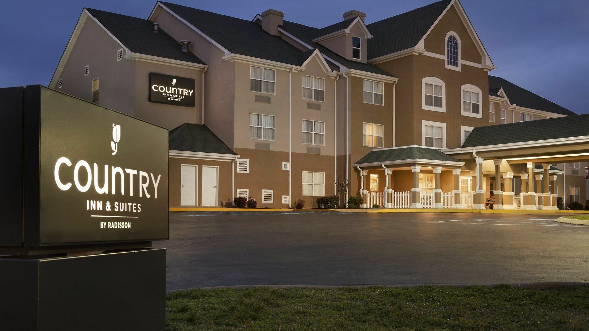 Hotel Country & By Radisson, Nashville, Tn Nashville
